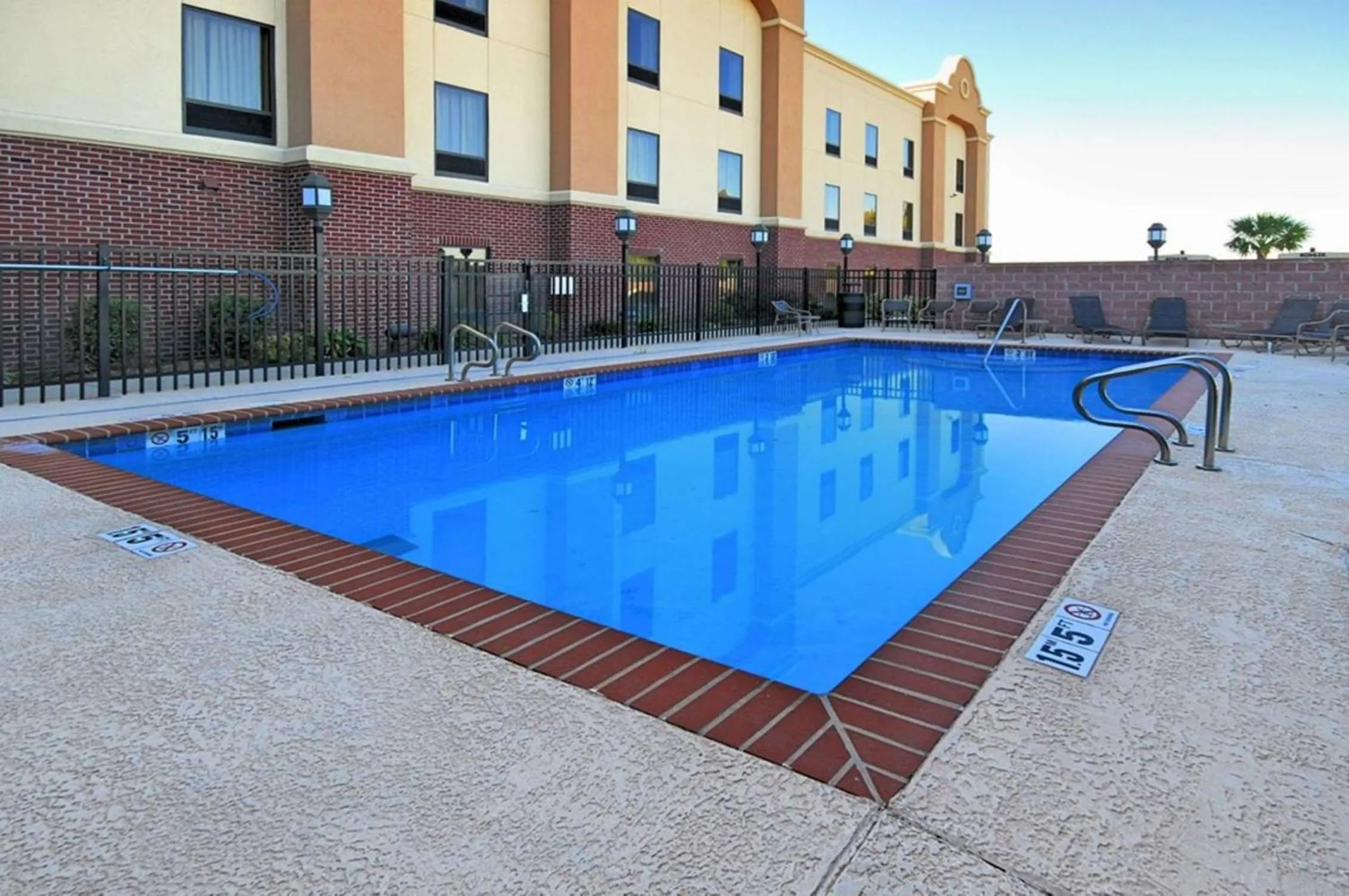 Pool view in Hampton Inn and Suites New Iberia