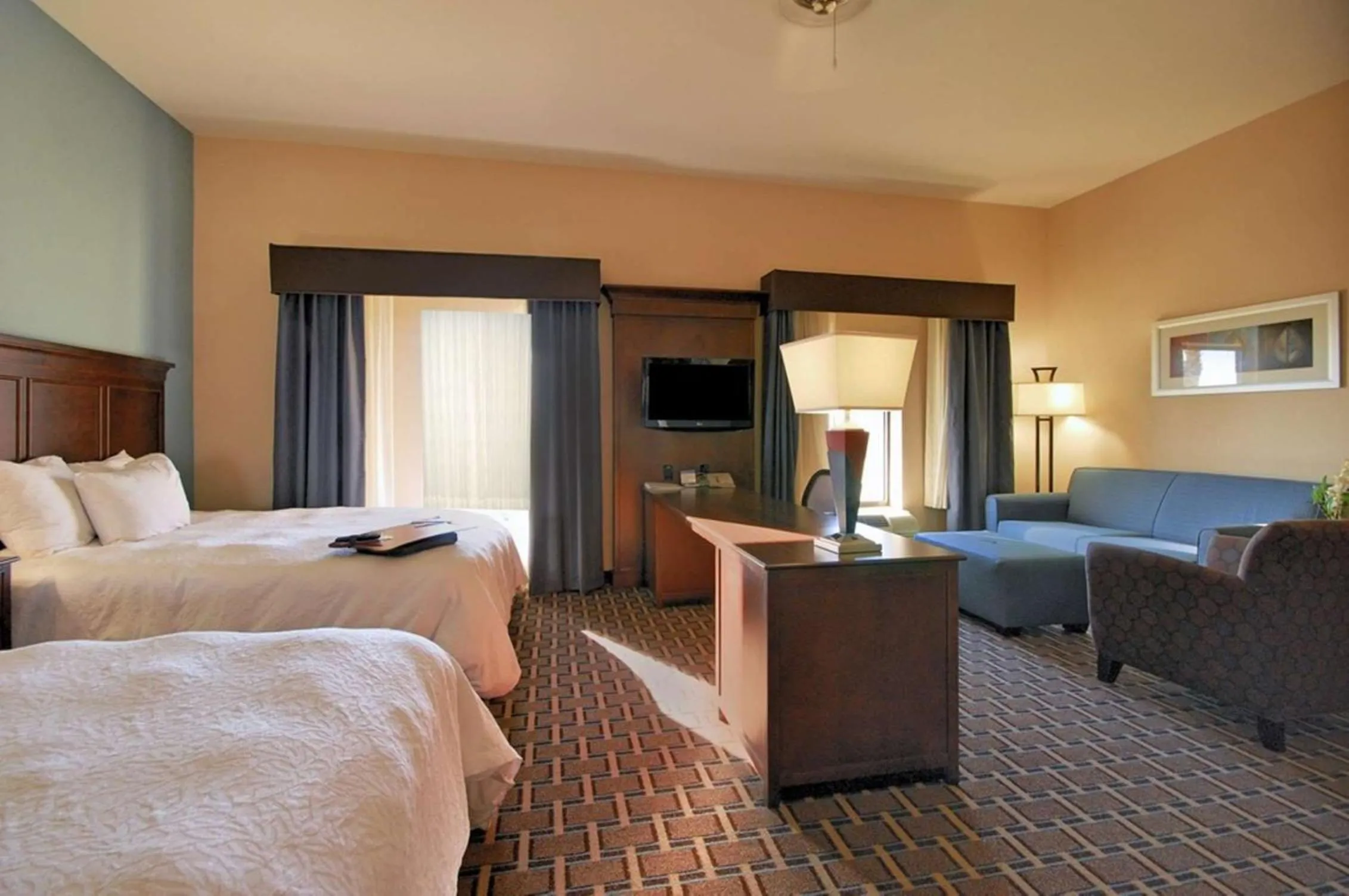 Bed in Hampton Inn and Suites New Iberia