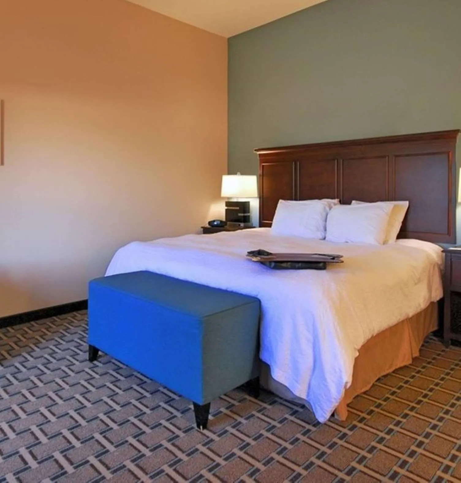 Bed in Hampton Inn and Suites New Iberia