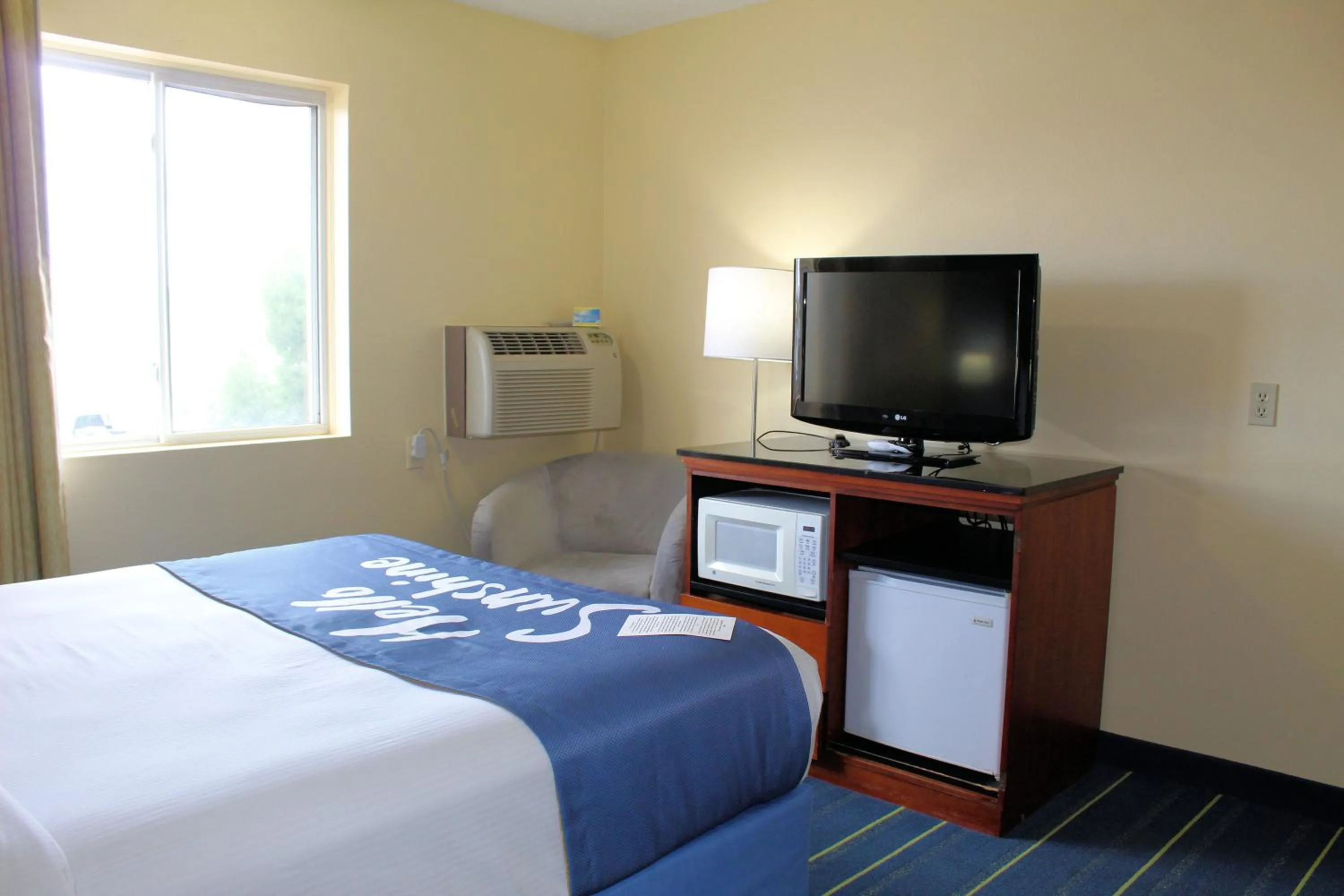 Bed in Days Inn & Suites by Wyndham Gunnison