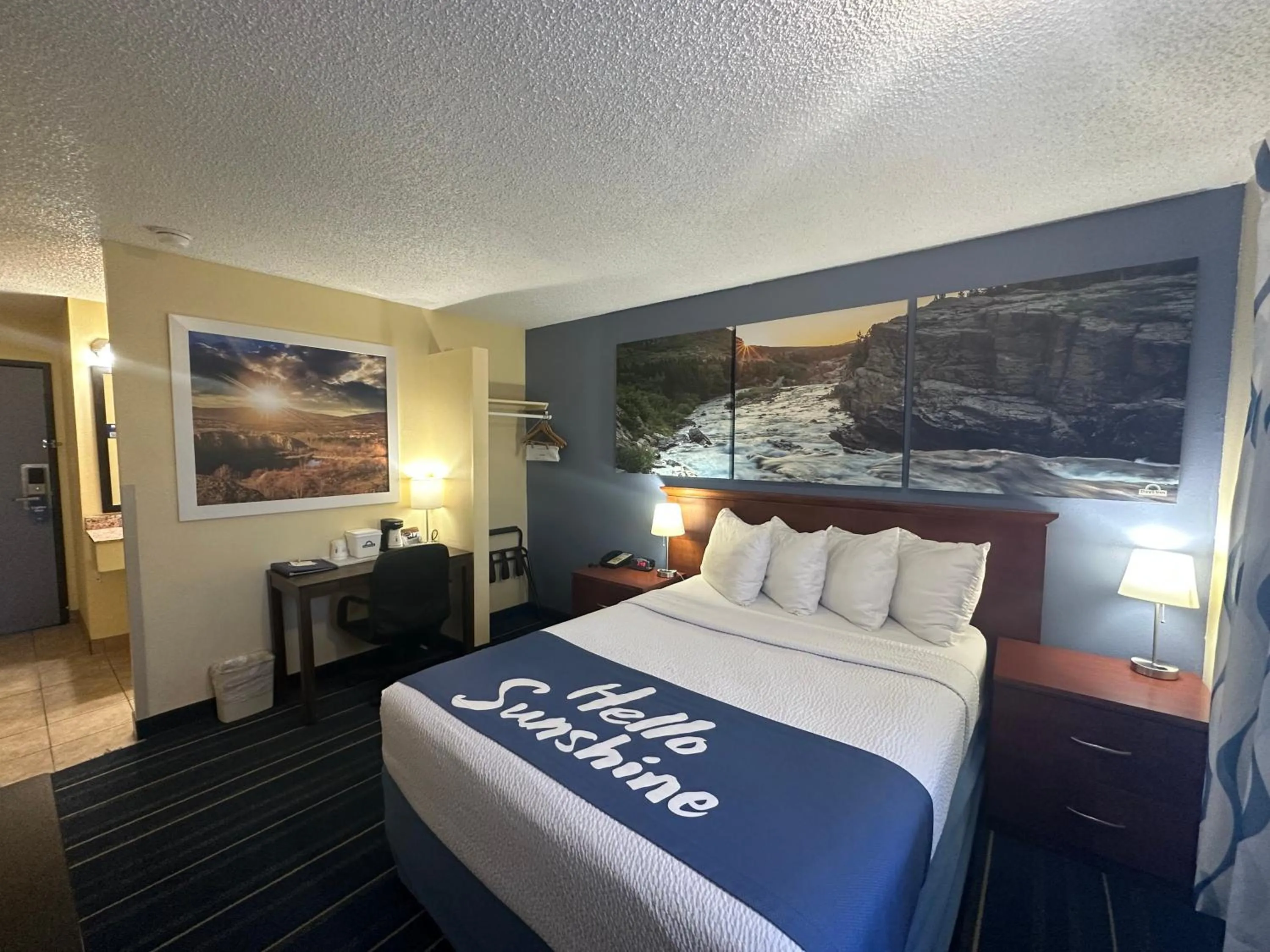 Bed in Days Inn & Suites by Wyndham Gunnison