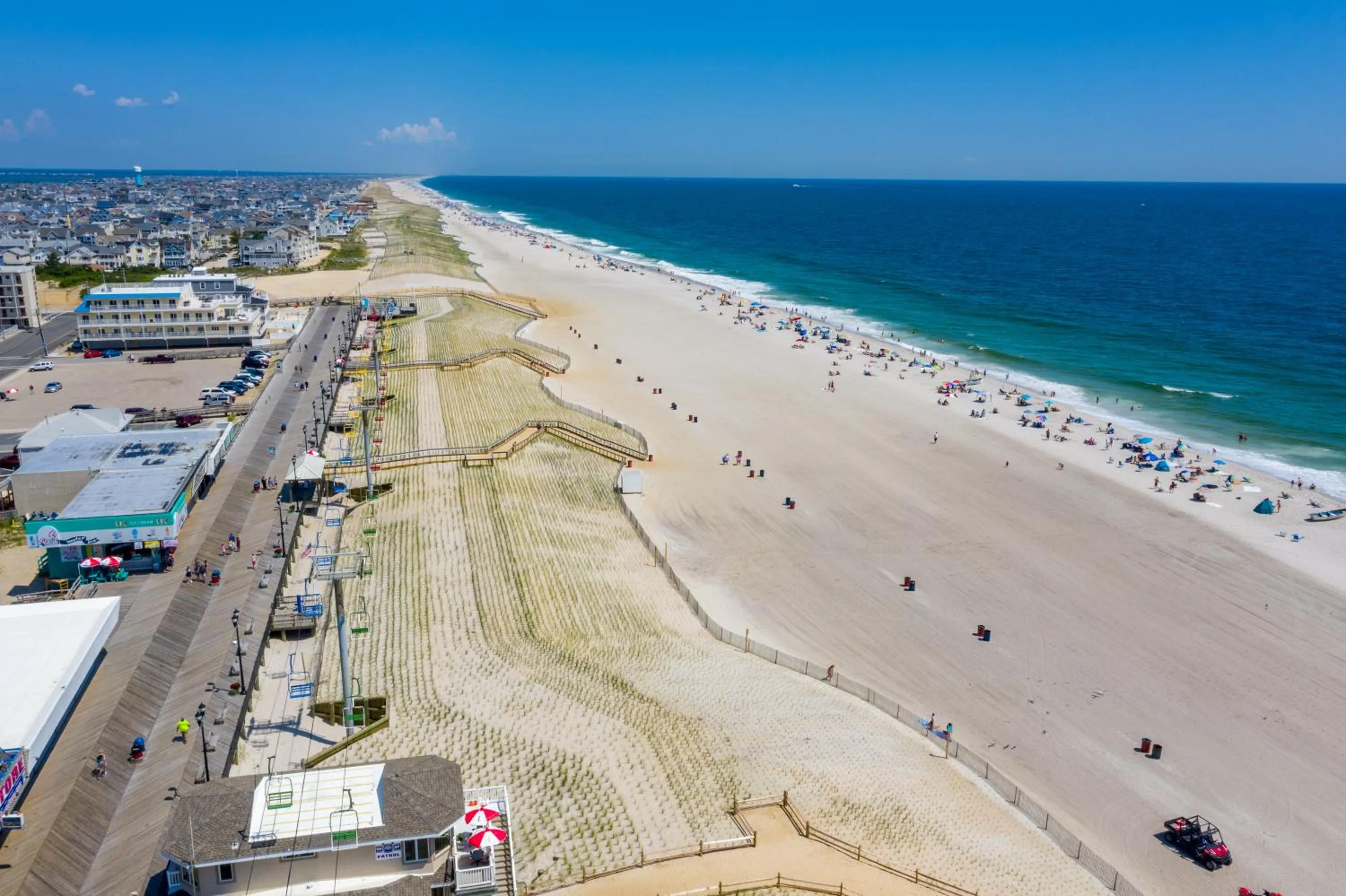 Nearby landmark in Boardwalk Hotel Charlee & Apartments Beach Hotel Oceanfront