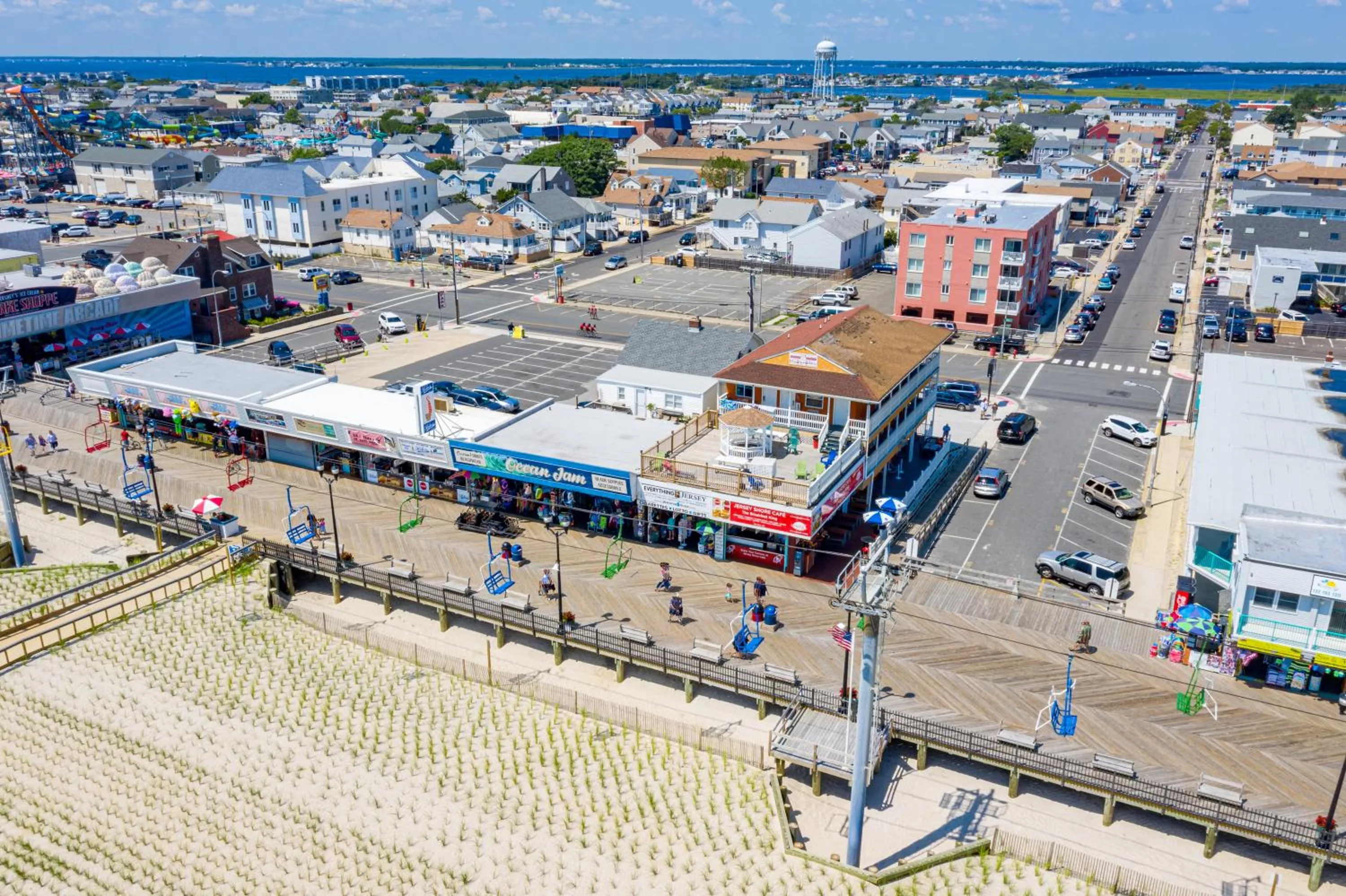 Nearby landmark in Boardwalk Hotel Charlee & Apartments Beach Hotel Oceanfront