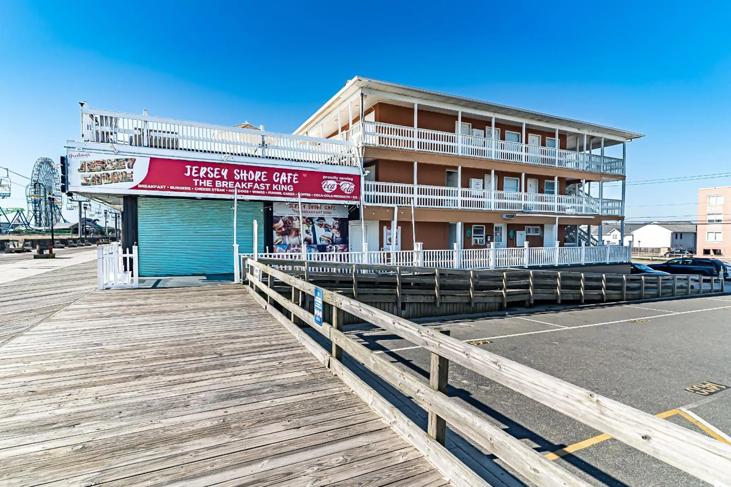 Property building in Boardwalk Hotel Charlee & Apartments Beach Hotel Oceanfront