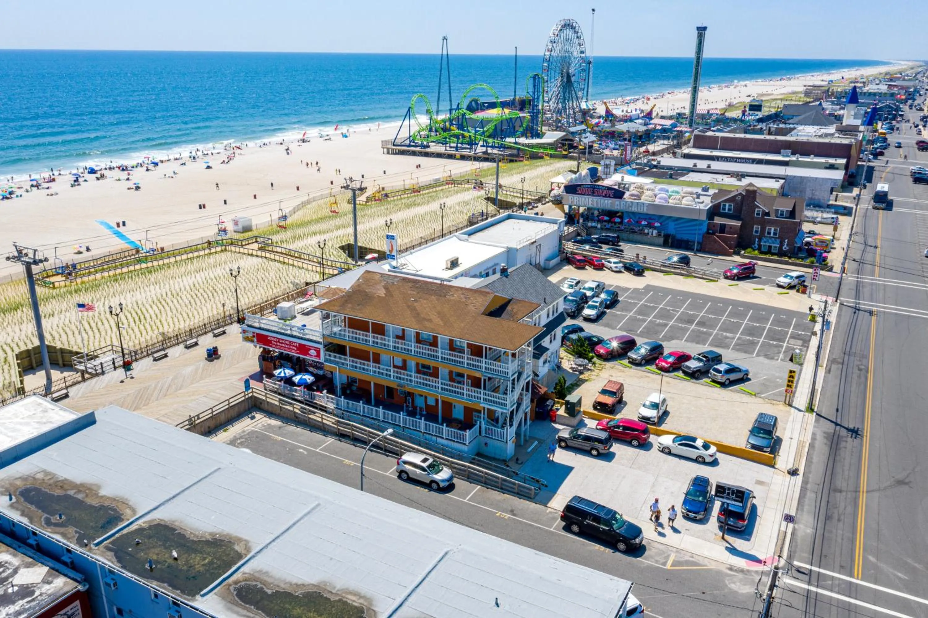 Nearby landmark in Boardwalk Hotel Charlee & Apartments Beach Hotel Oceanfront