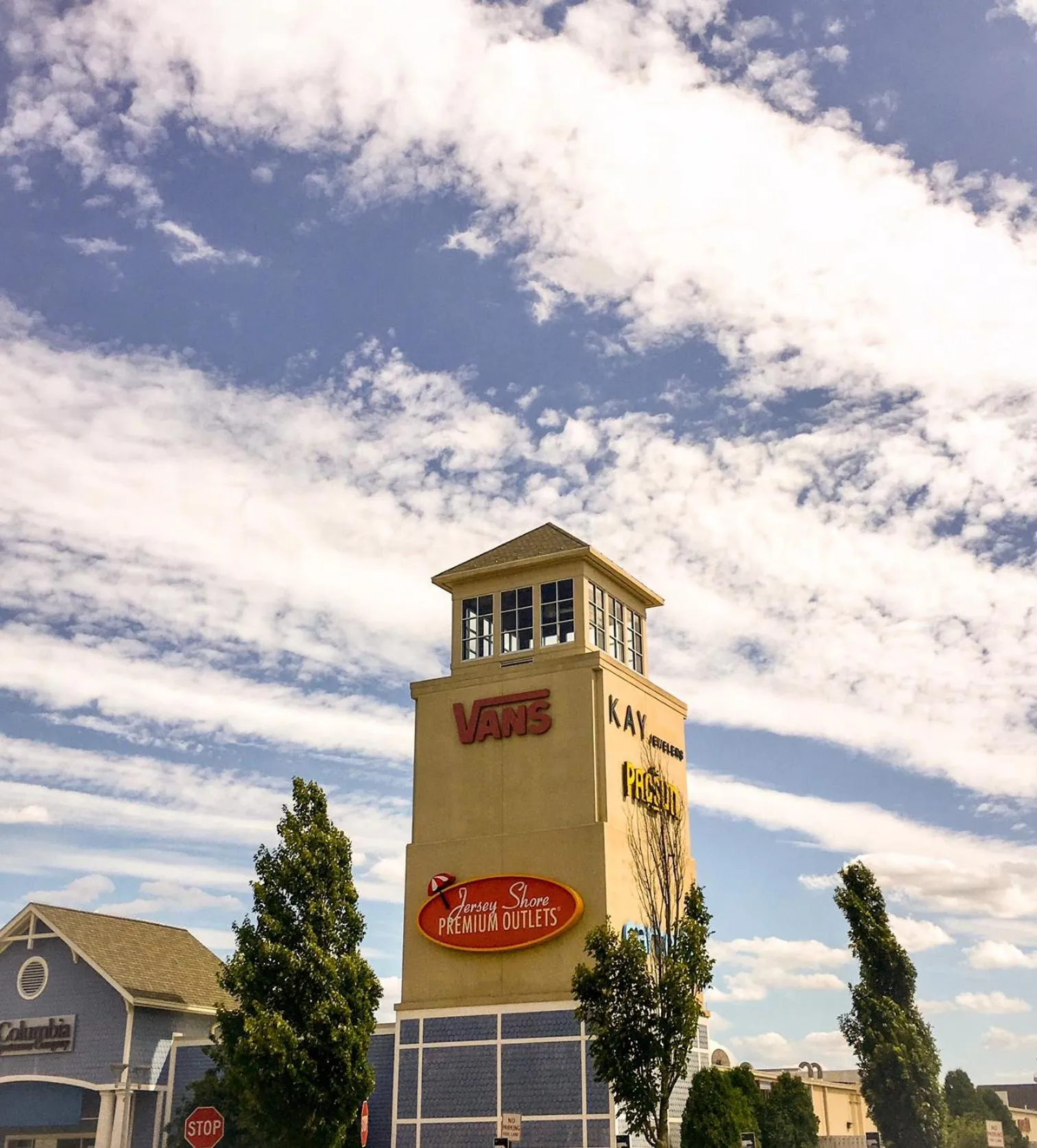 Nearby landmark in Boardwalk Hotel Charlee & Apartments Beach Hotel Oceanfront