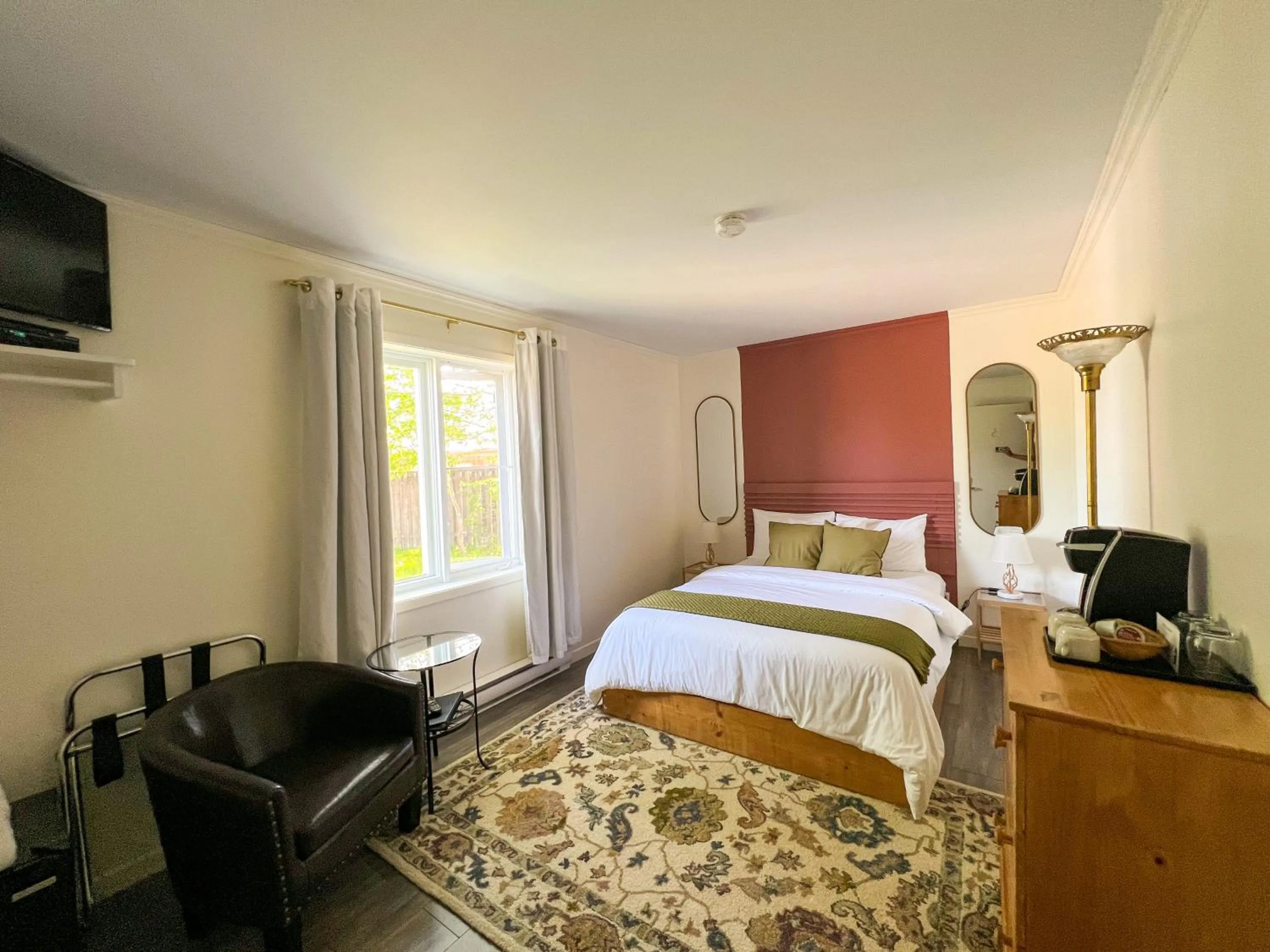 Bed in Auberge la Rosepierre bistro Henri