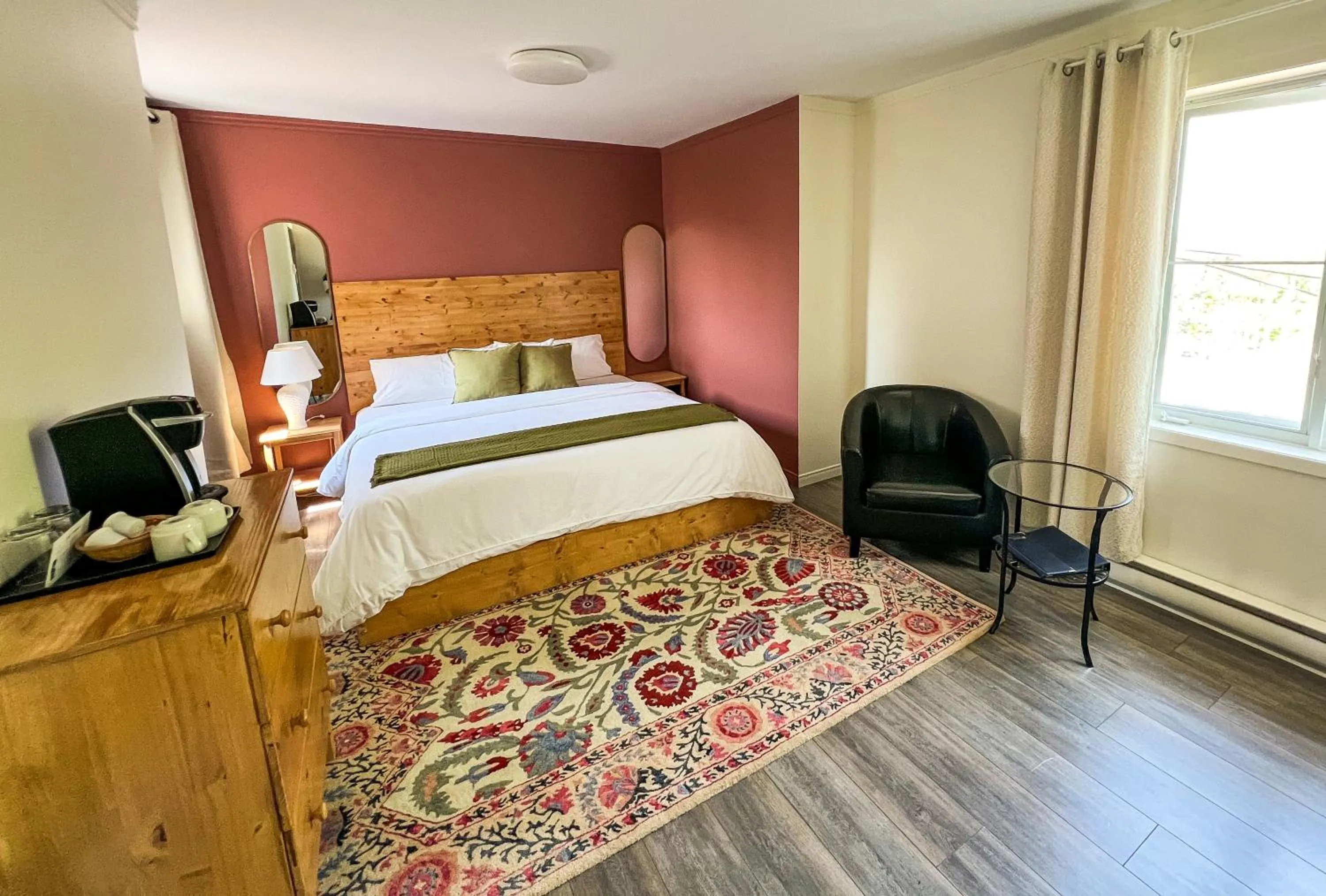 Bed in Auberge la Rosepierre bistro Henri