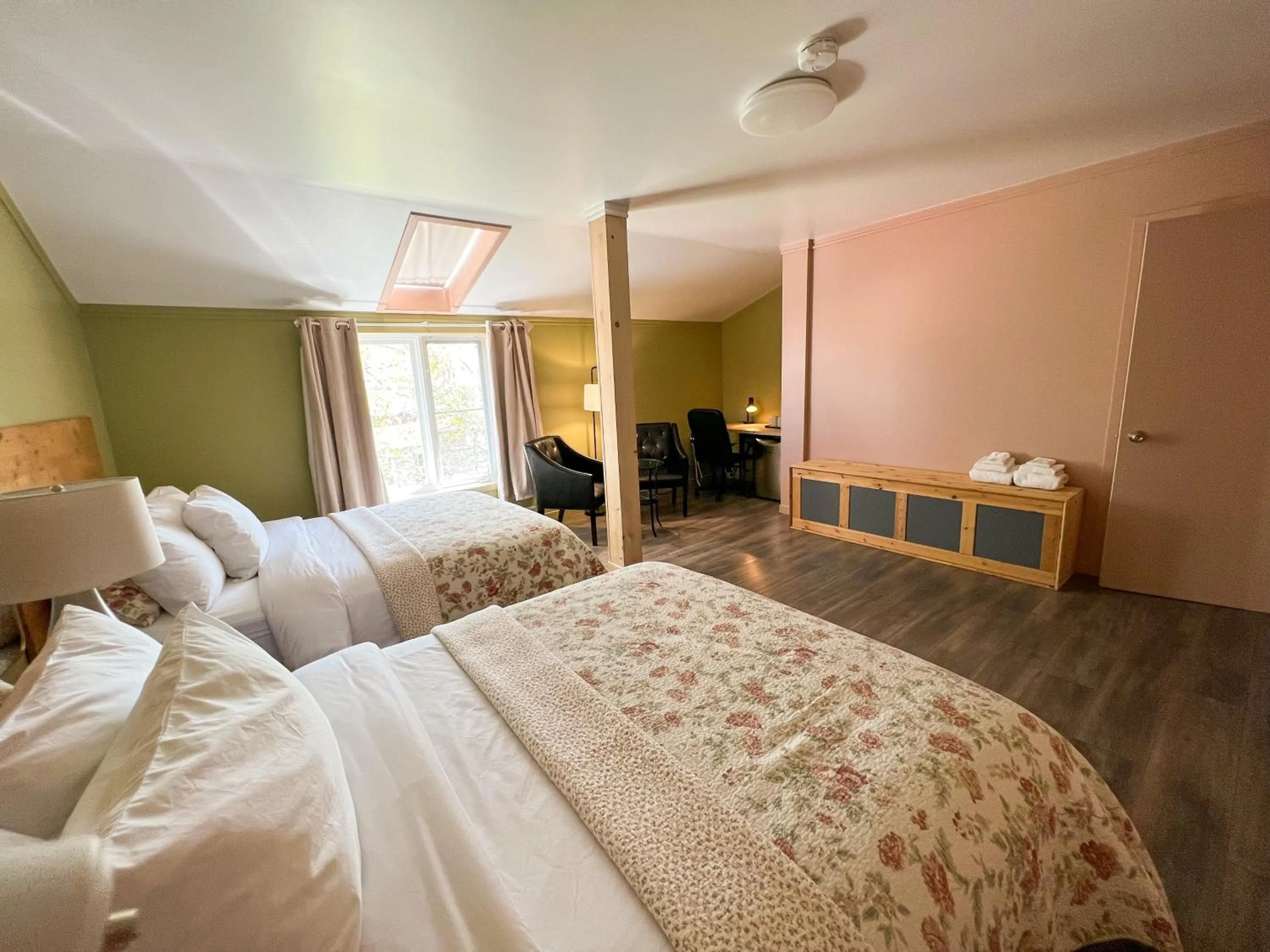 Bed in Auberge la Rosepierre bistro Henri