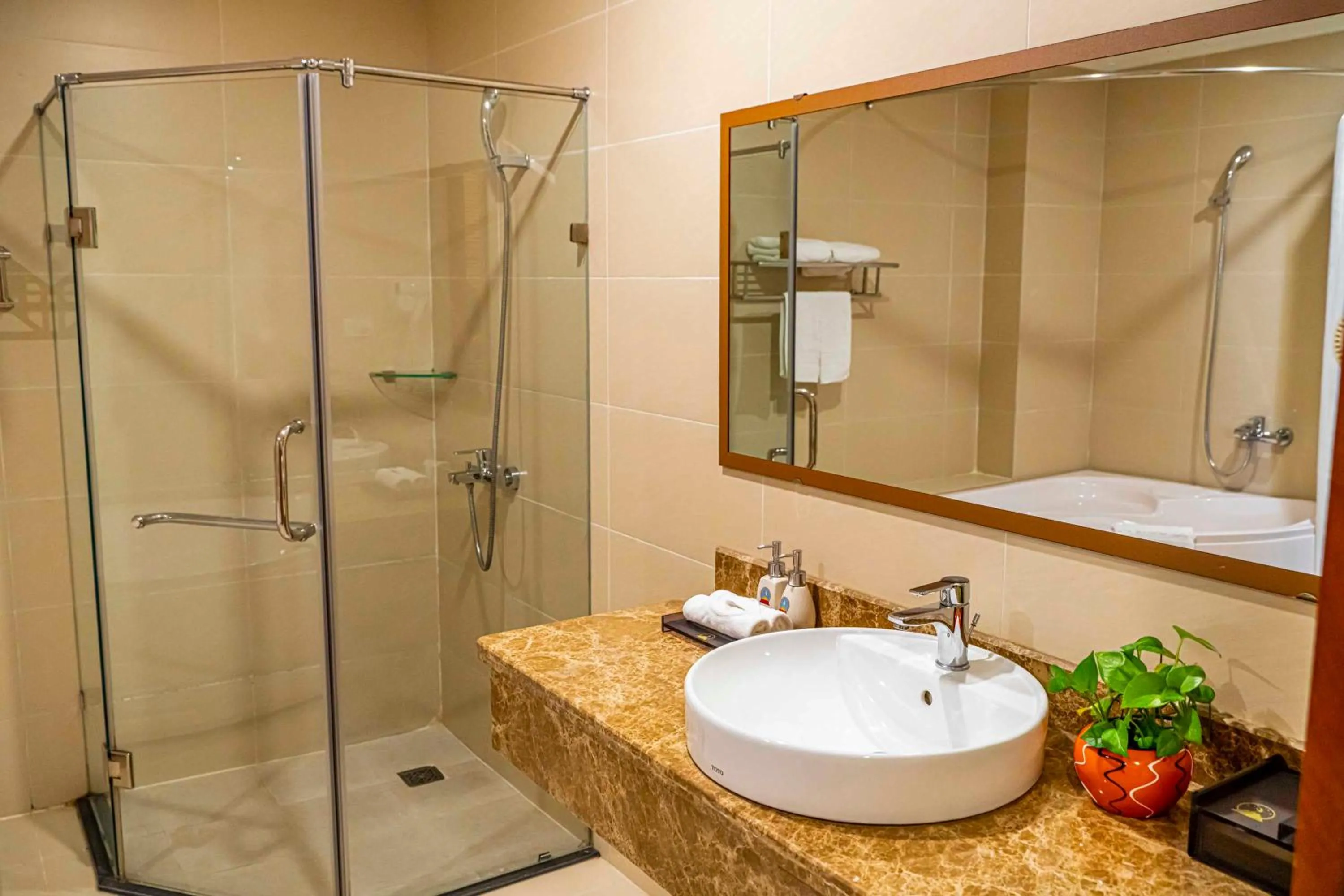 Shower in Hoang Son Peace Hotel