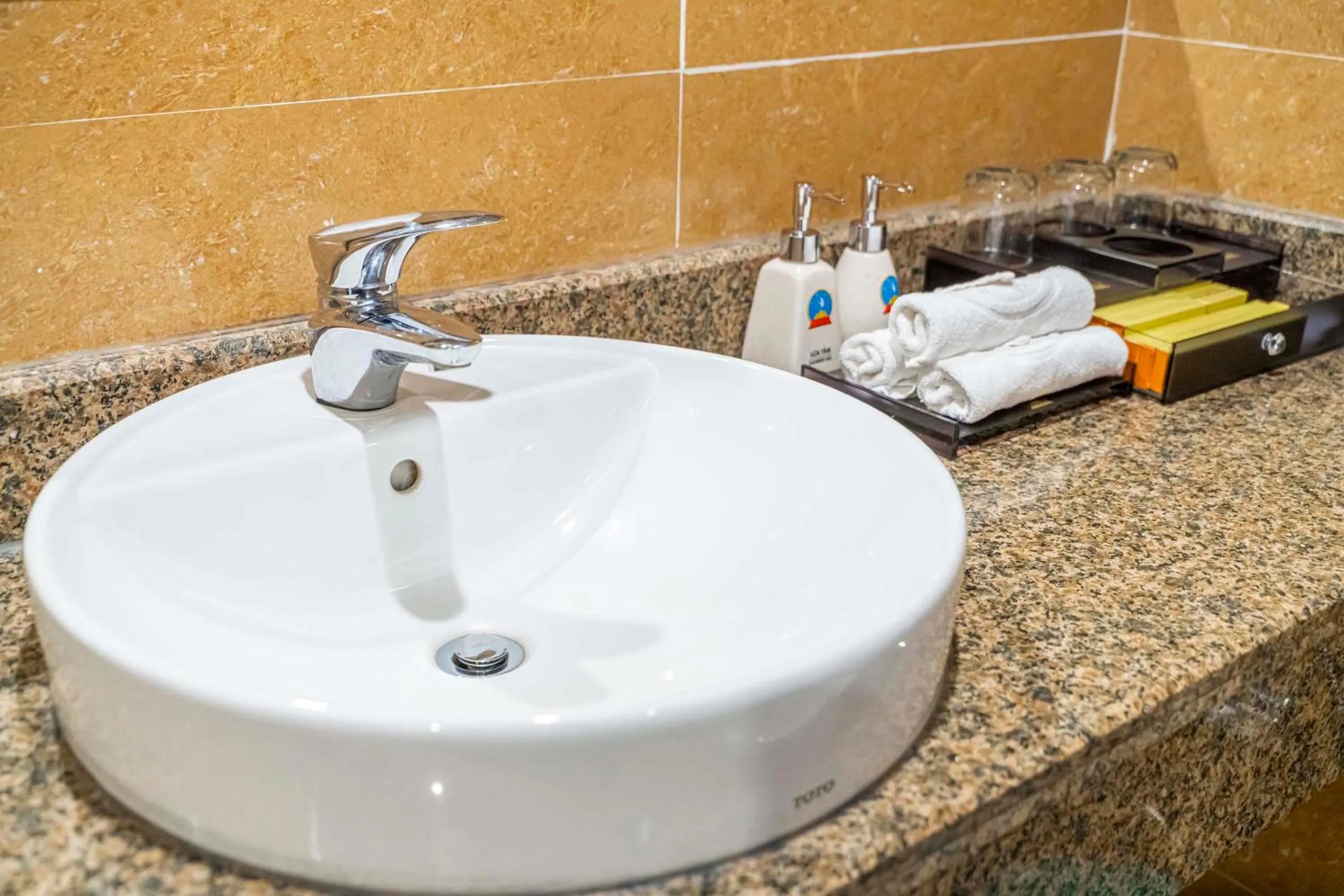 Shower in Hoang Son Peace Hotel