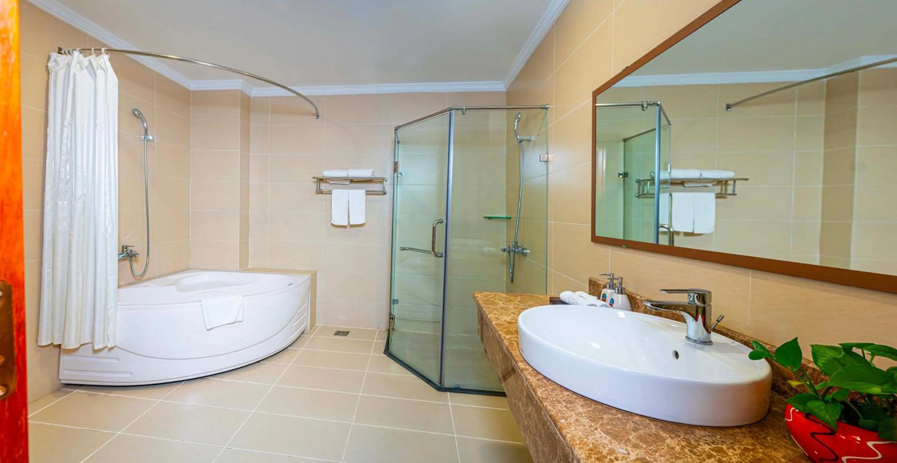 Bathroom in Hoang Son Peace Hotel