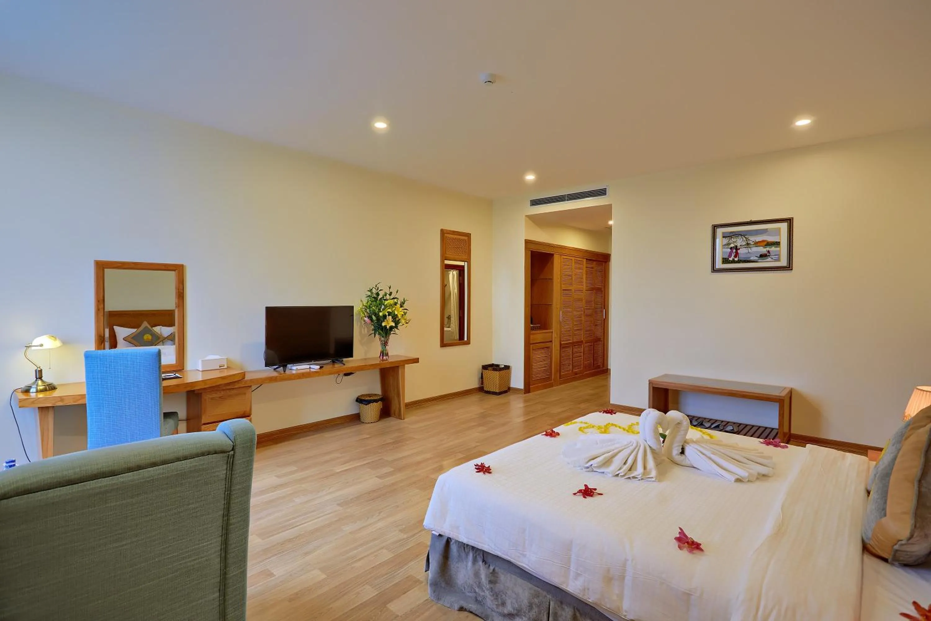 Photo of the whole room, Bed in Hoang Son Peace Hotel