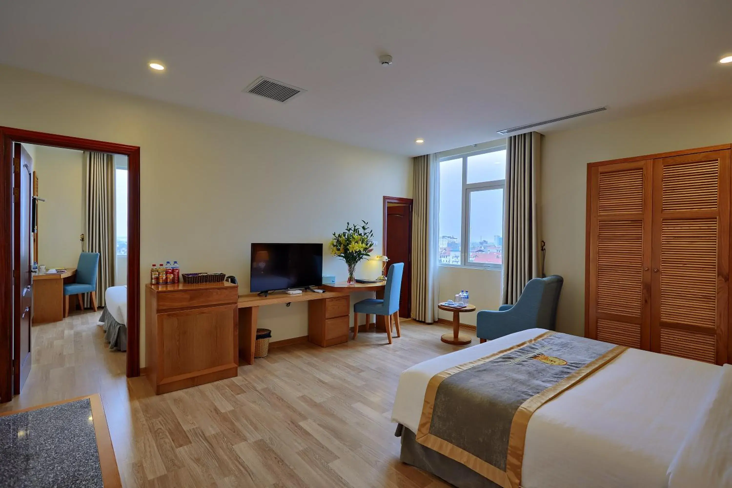 Senior Family in Hoang Son Peace Hotel Senior Family in Hoang Son Peace Hotel