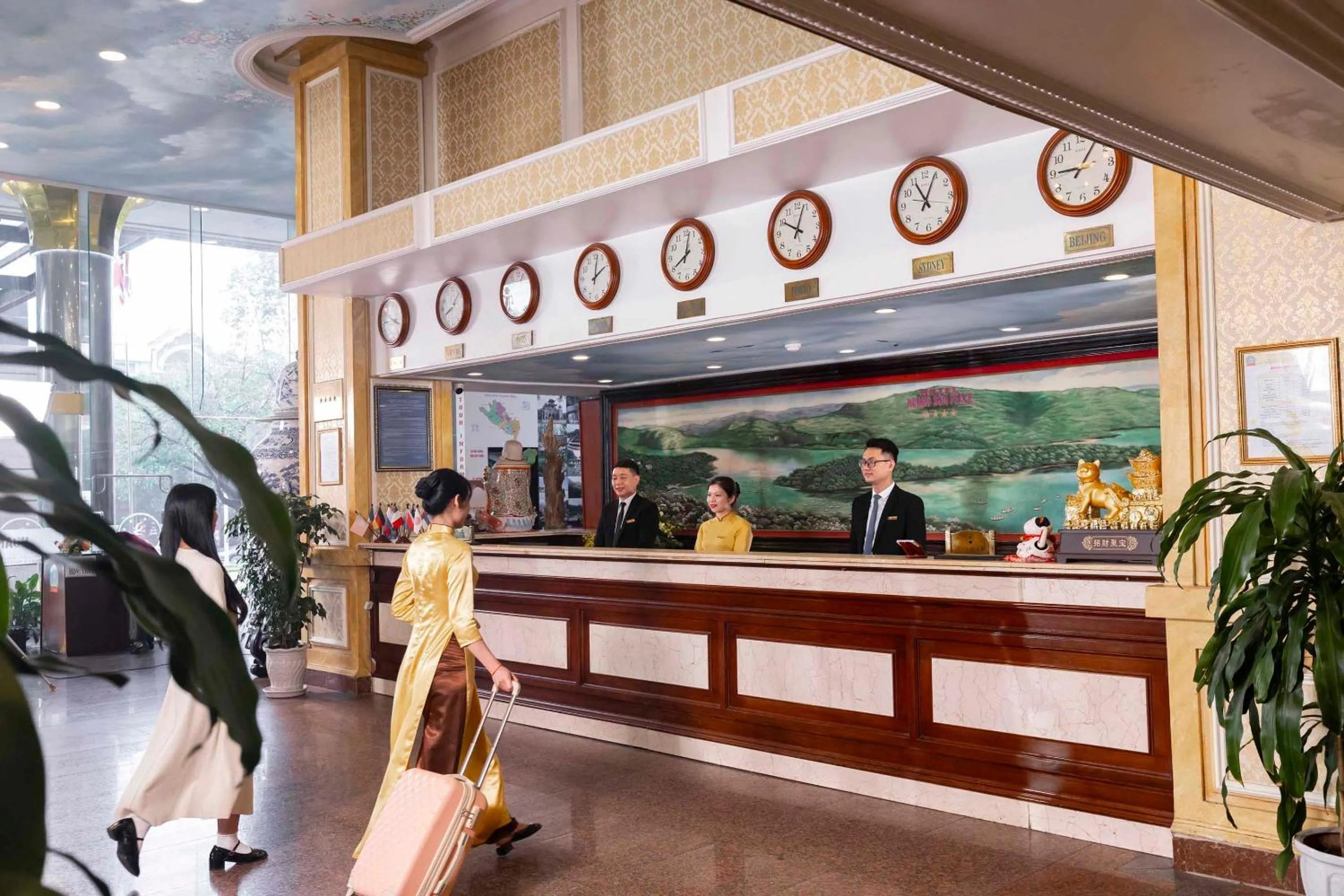 concierge in Hoang Son Peace Hotel