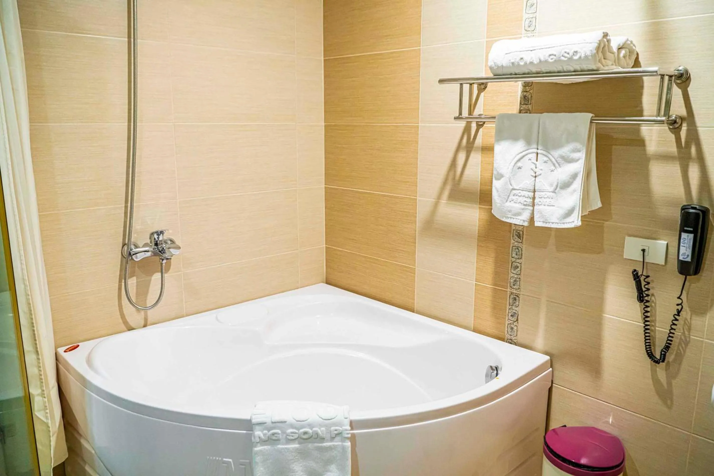 Bathroom in Hoang Son Peace Hotel