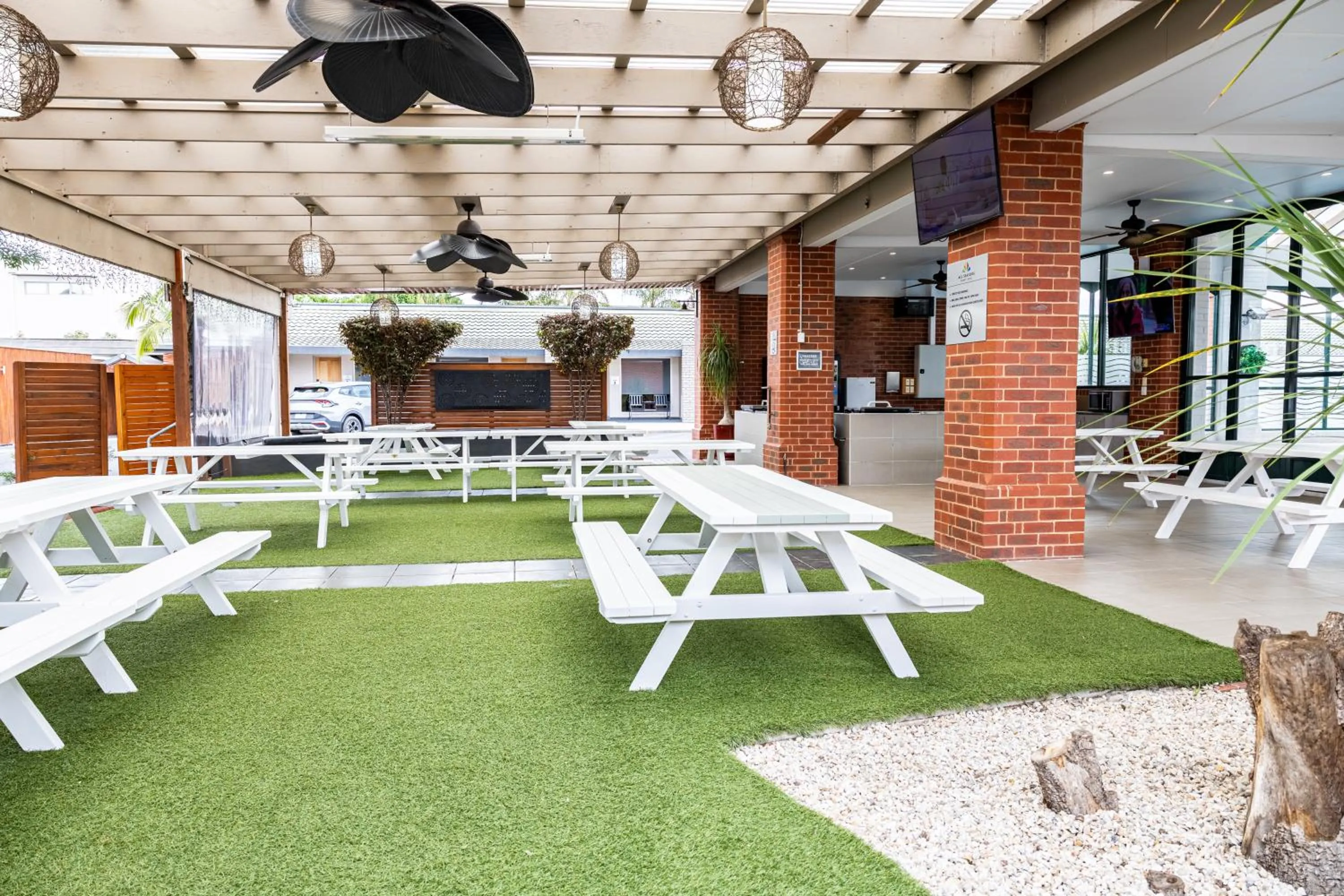 BBQ facilities in All Seasons Resort Hotel Bendigo