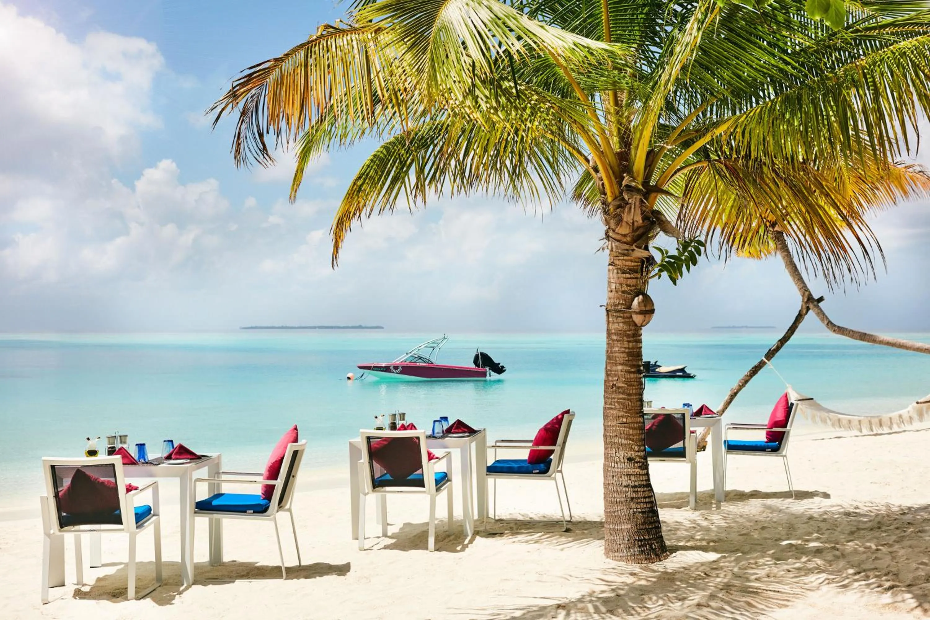 Restaurant/places to eat in Sun Siyam Vilu Reef with Free Transfer