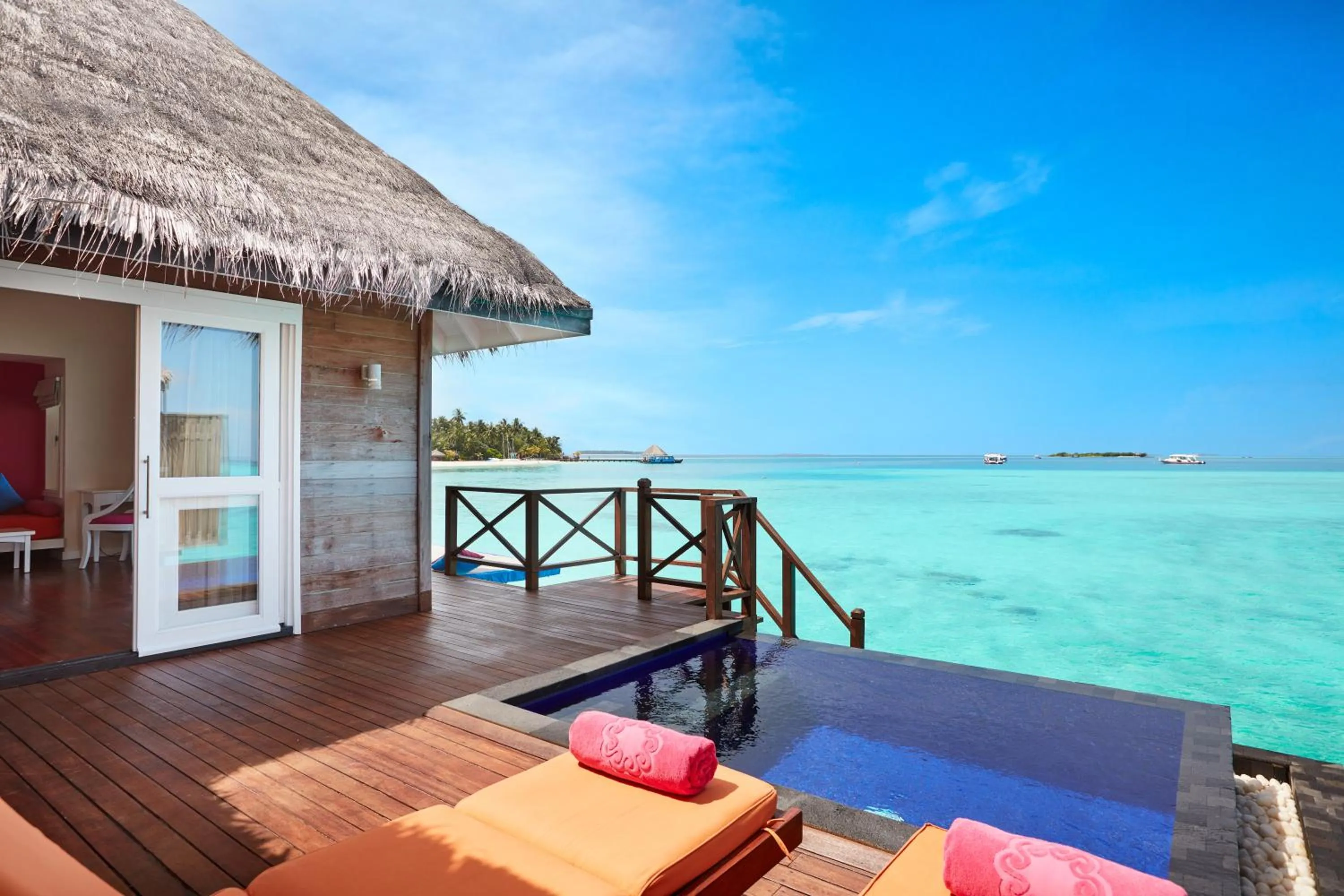 Pool view in Sun Siyam Vilu Reef with Free Transfer