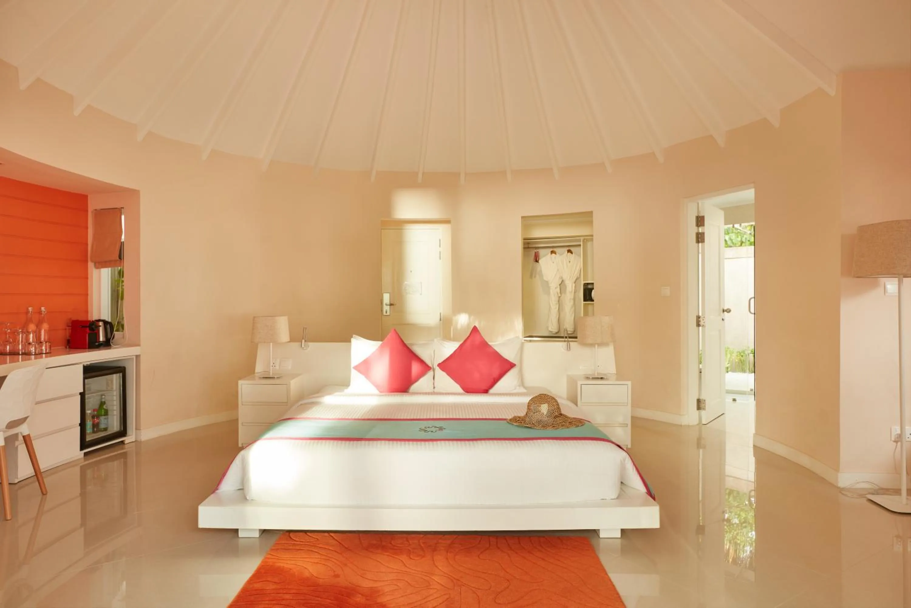 Bed in Sun Siyam Vilu Reef with Free Transfer