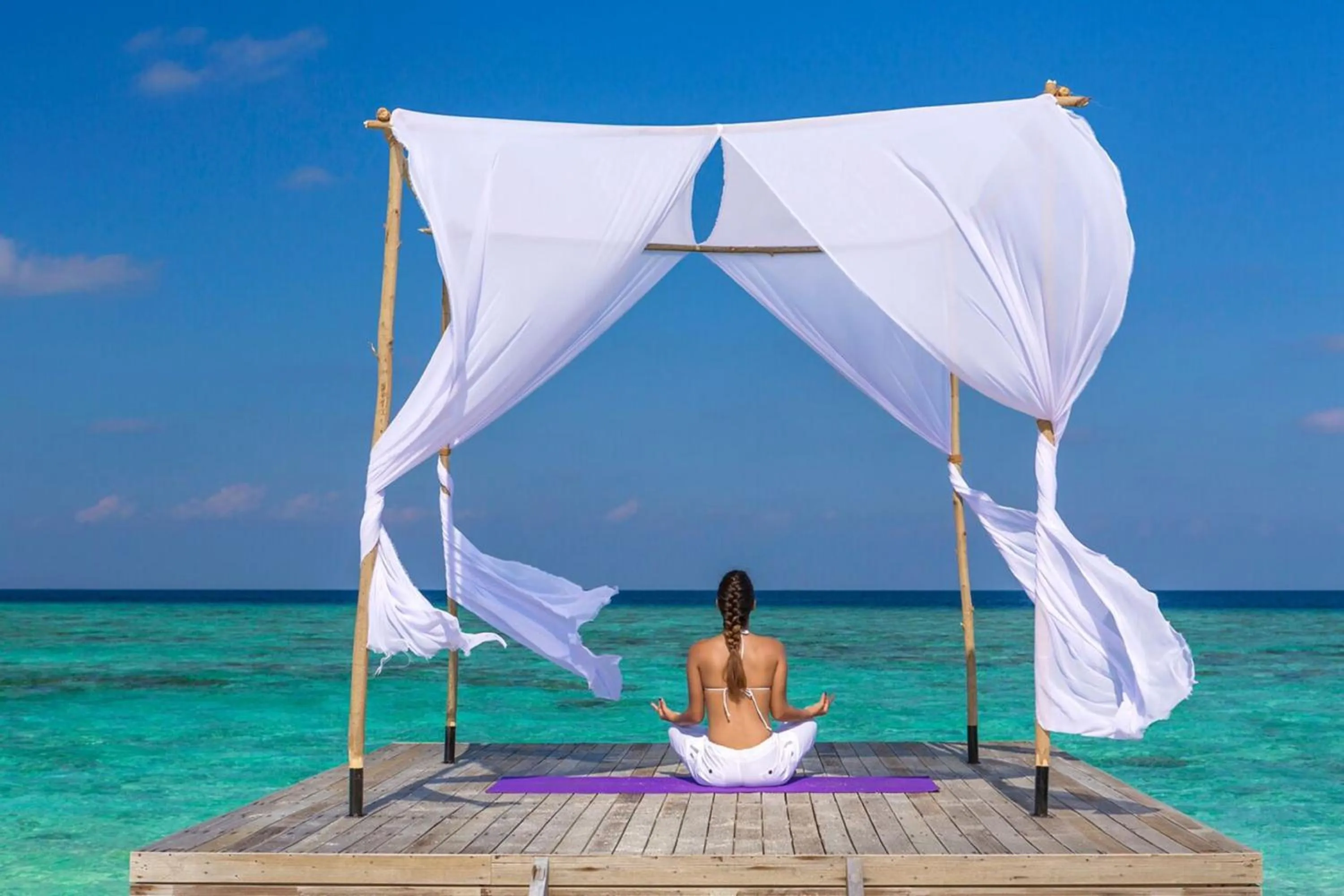 Beach in Sun Siyam Vilu Reef with Free Transfer