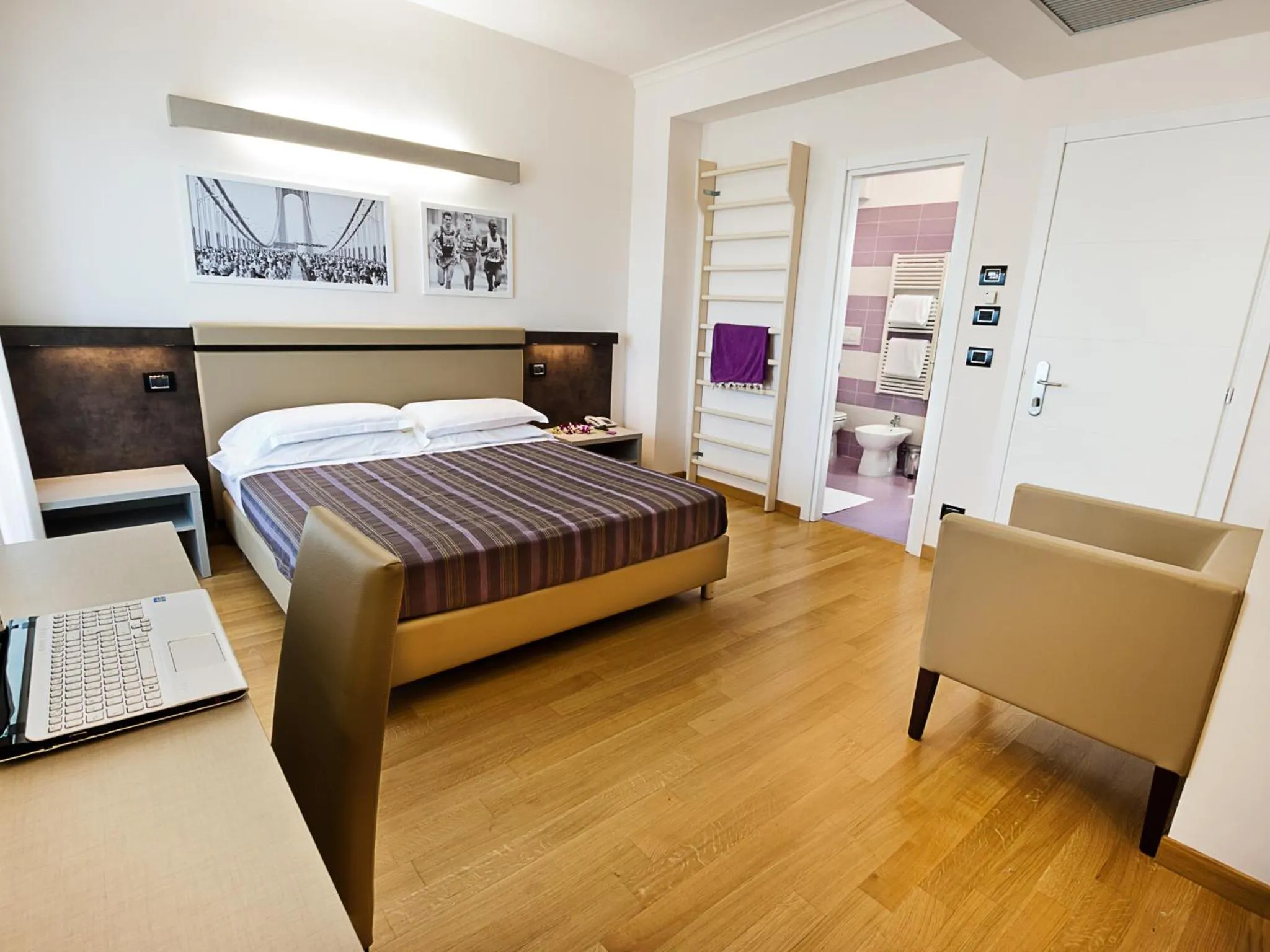 Photo of the whole room, Bed in Hotel Sporting