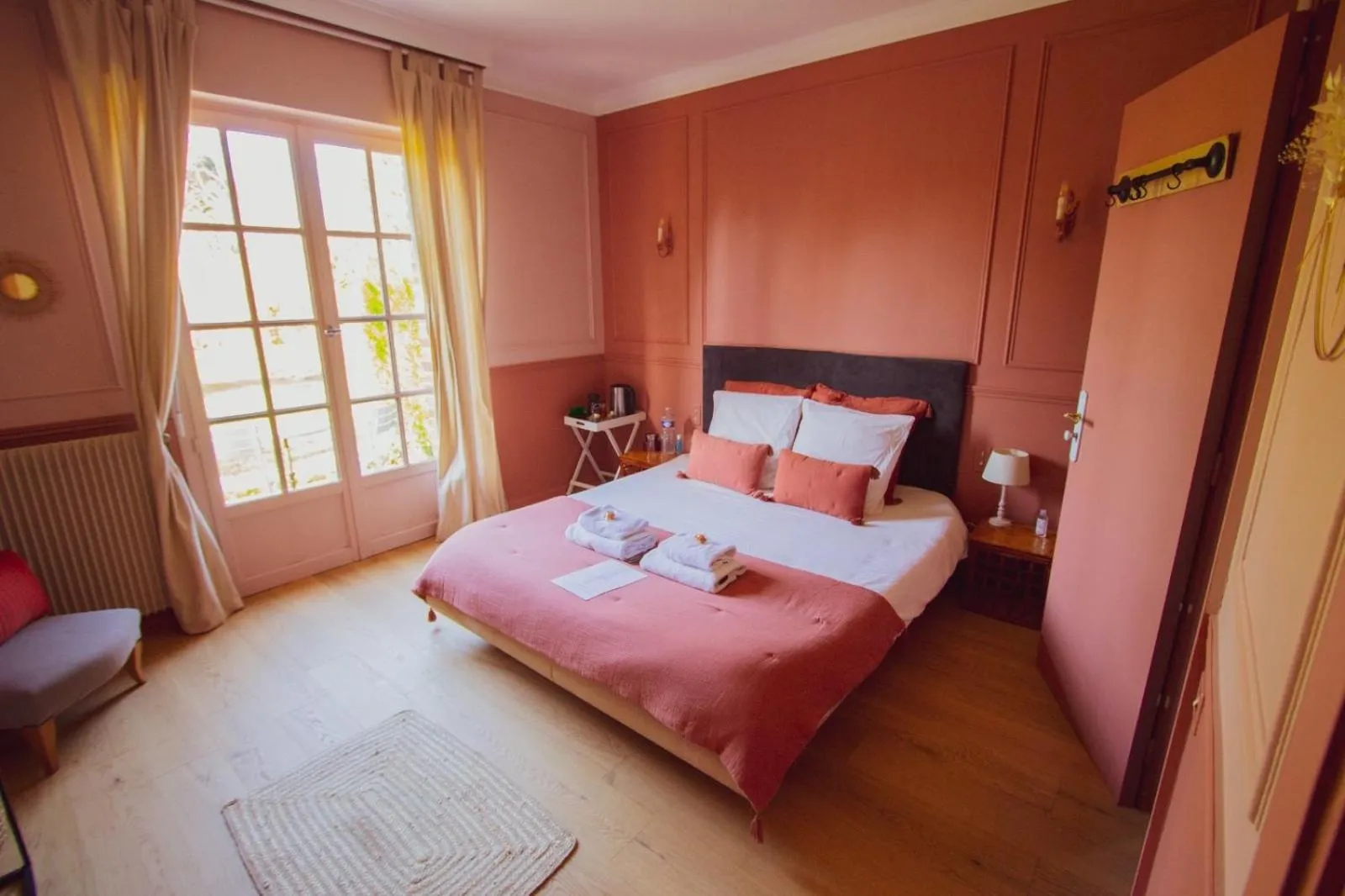 Photo of the whole room, Bed in Les jardins de Beaumont