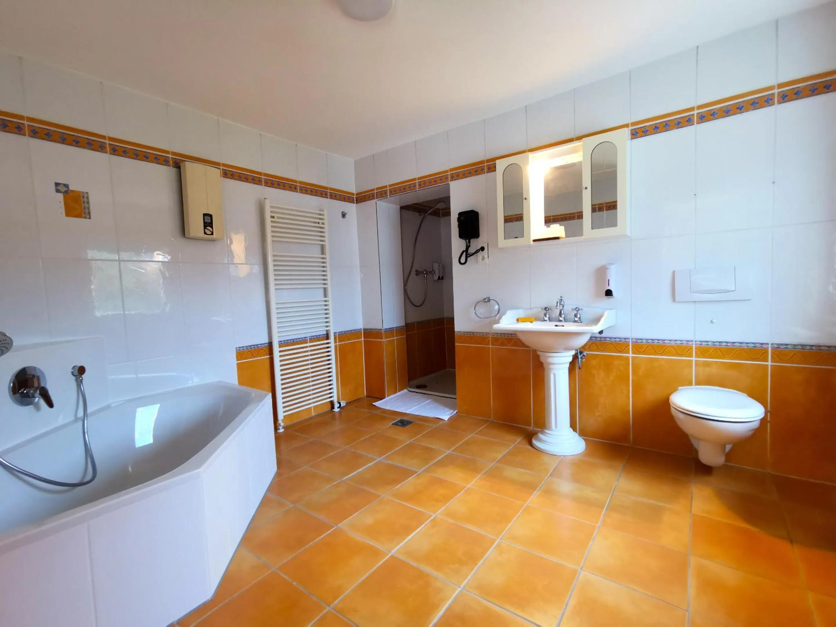 Bathroom in Home Inn Hotel