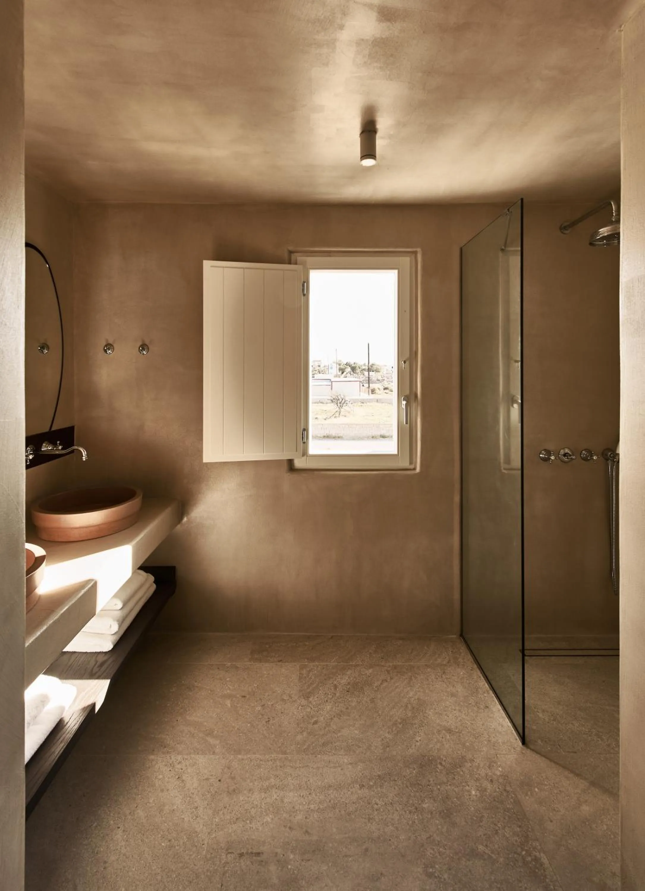Shower, Bed in Istoria, a Member of Design Hotels