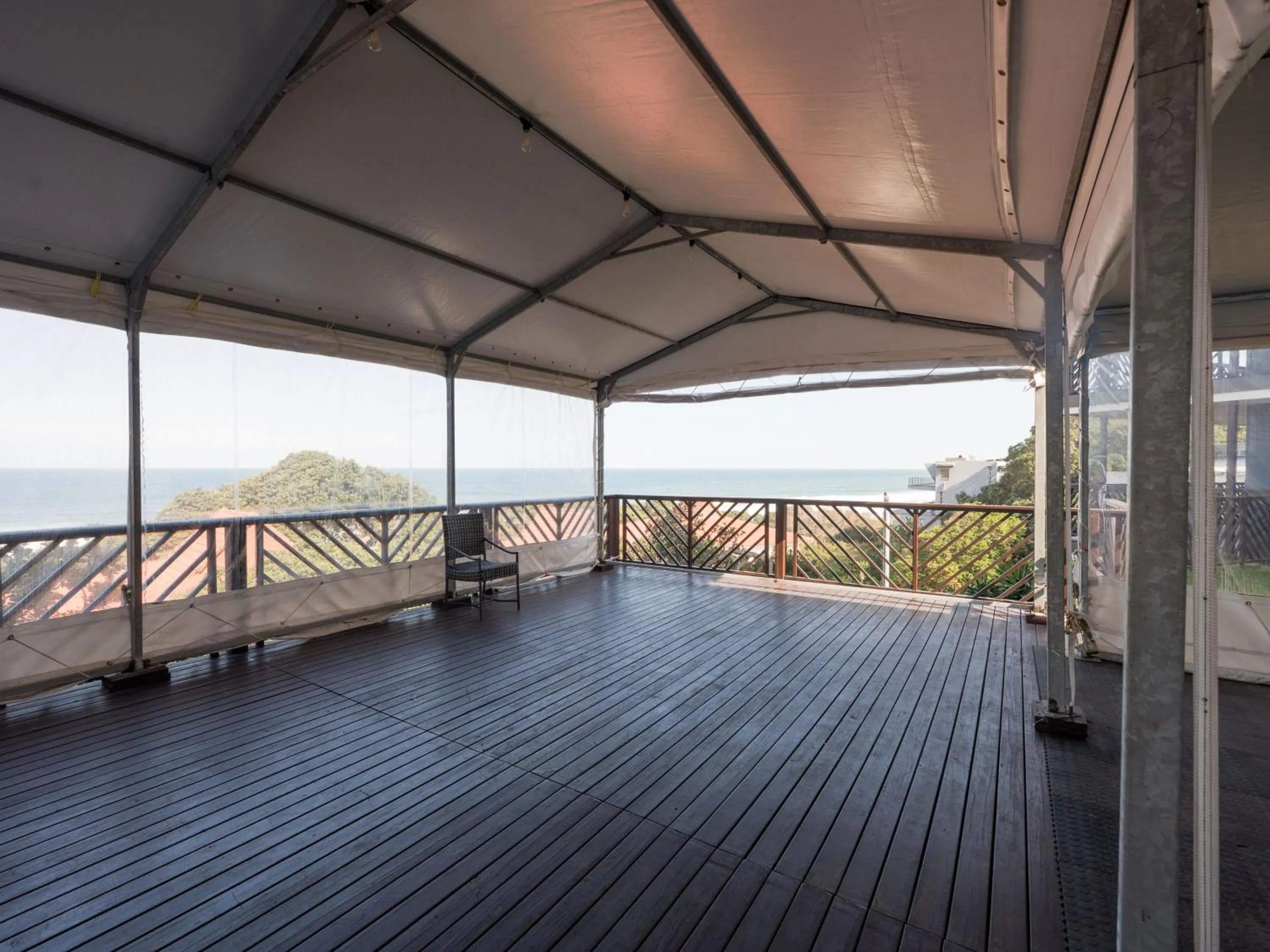 Patio in ANEW Hotel Ocean Reef Zinkwazi