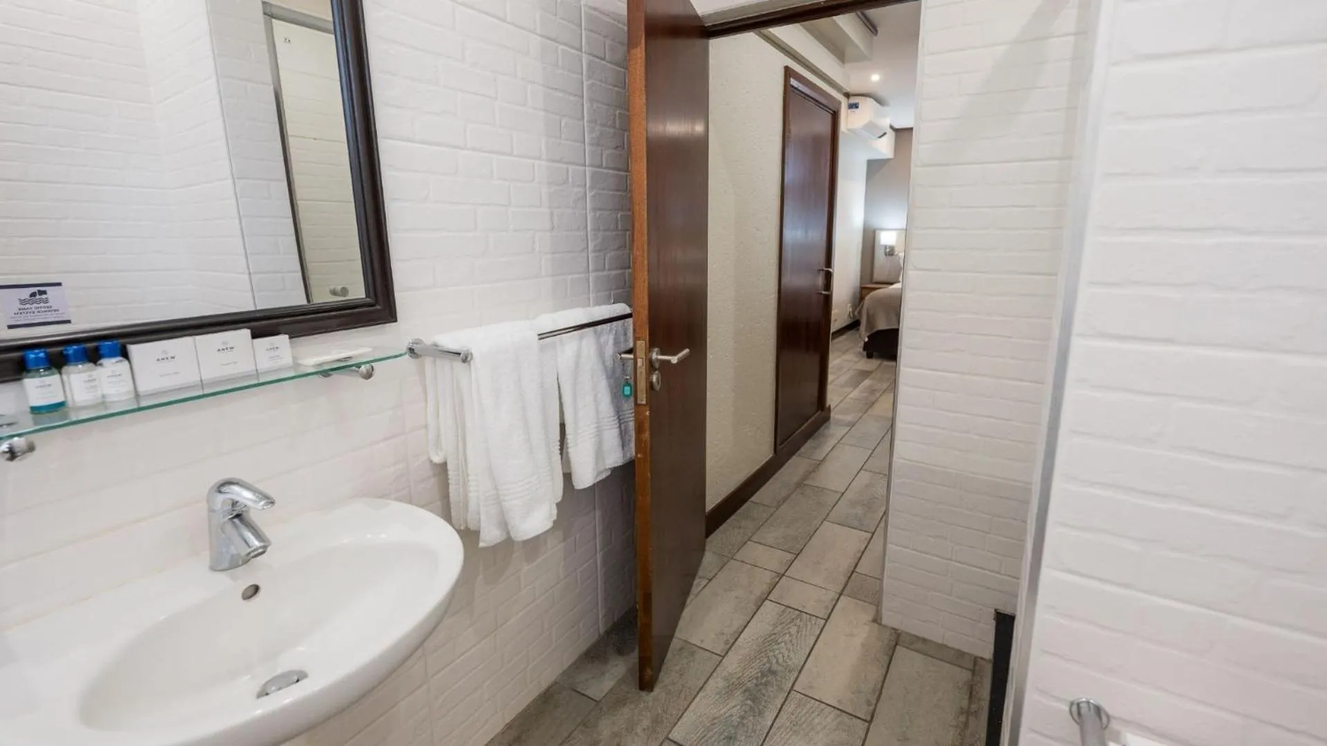 Shower in ANEW Hotel Ocean Reef Zinkwazi