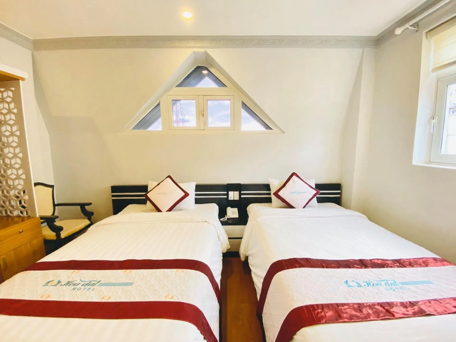Photo of the whole room, Bed in Hoa Dat Da Lat Hotel