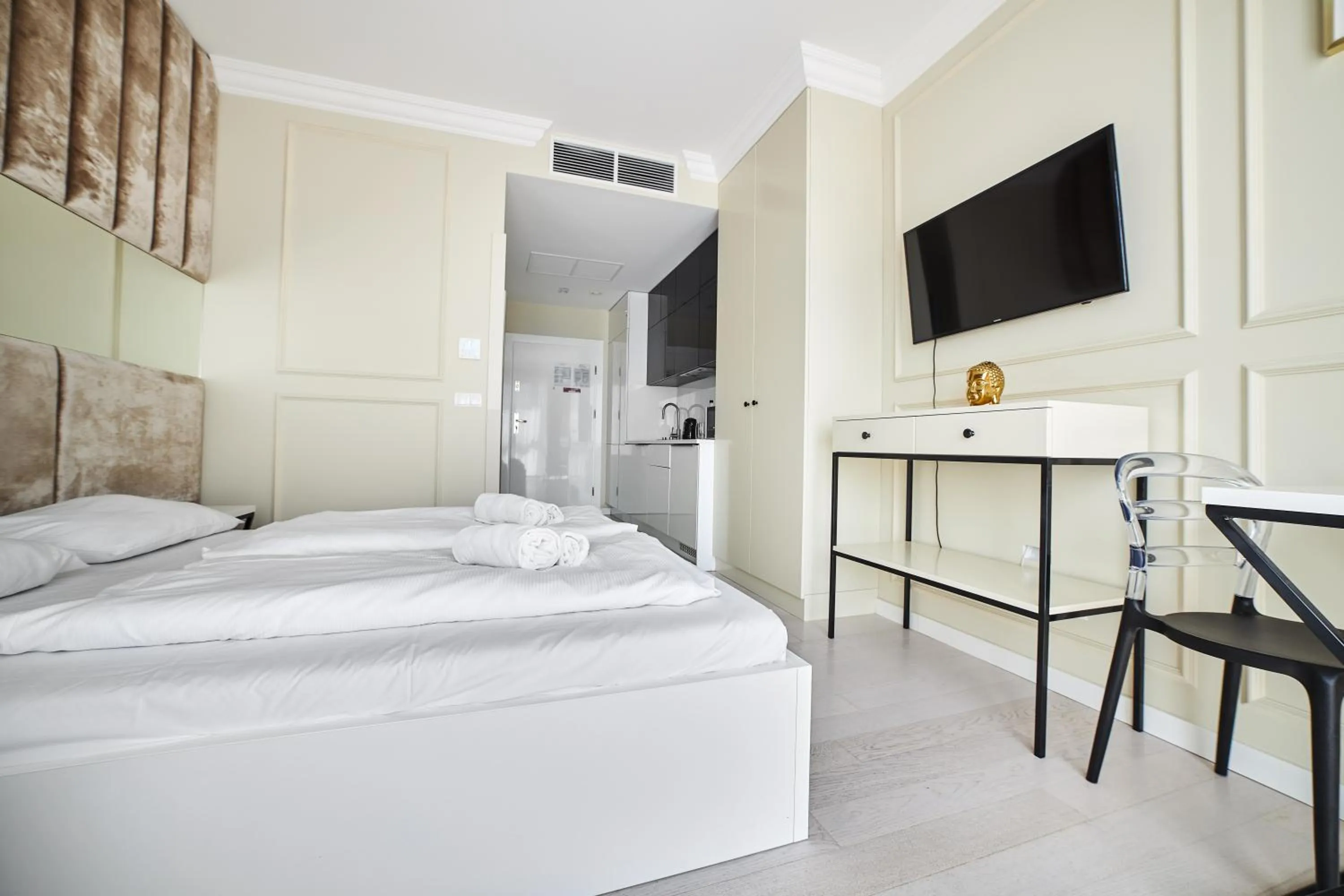 Photo of the whole room, Bed in Dune Beach Resort