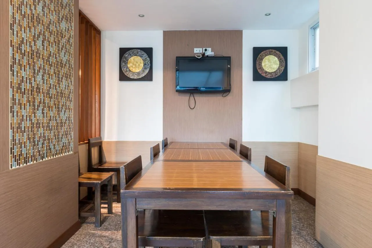 Restaurant/places to eat in 24@Home Hotel