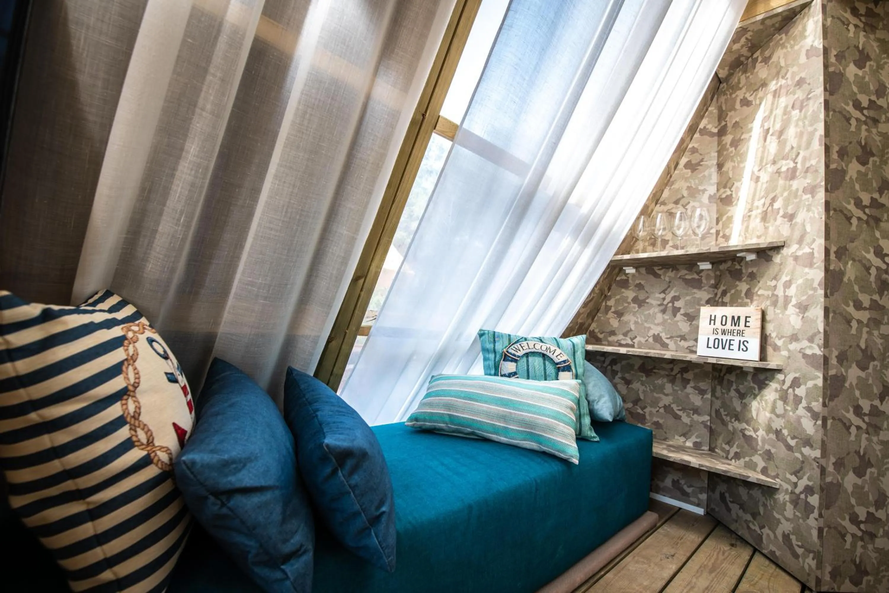 Photo of the whole room, Bed in Arena One 99 Glamping