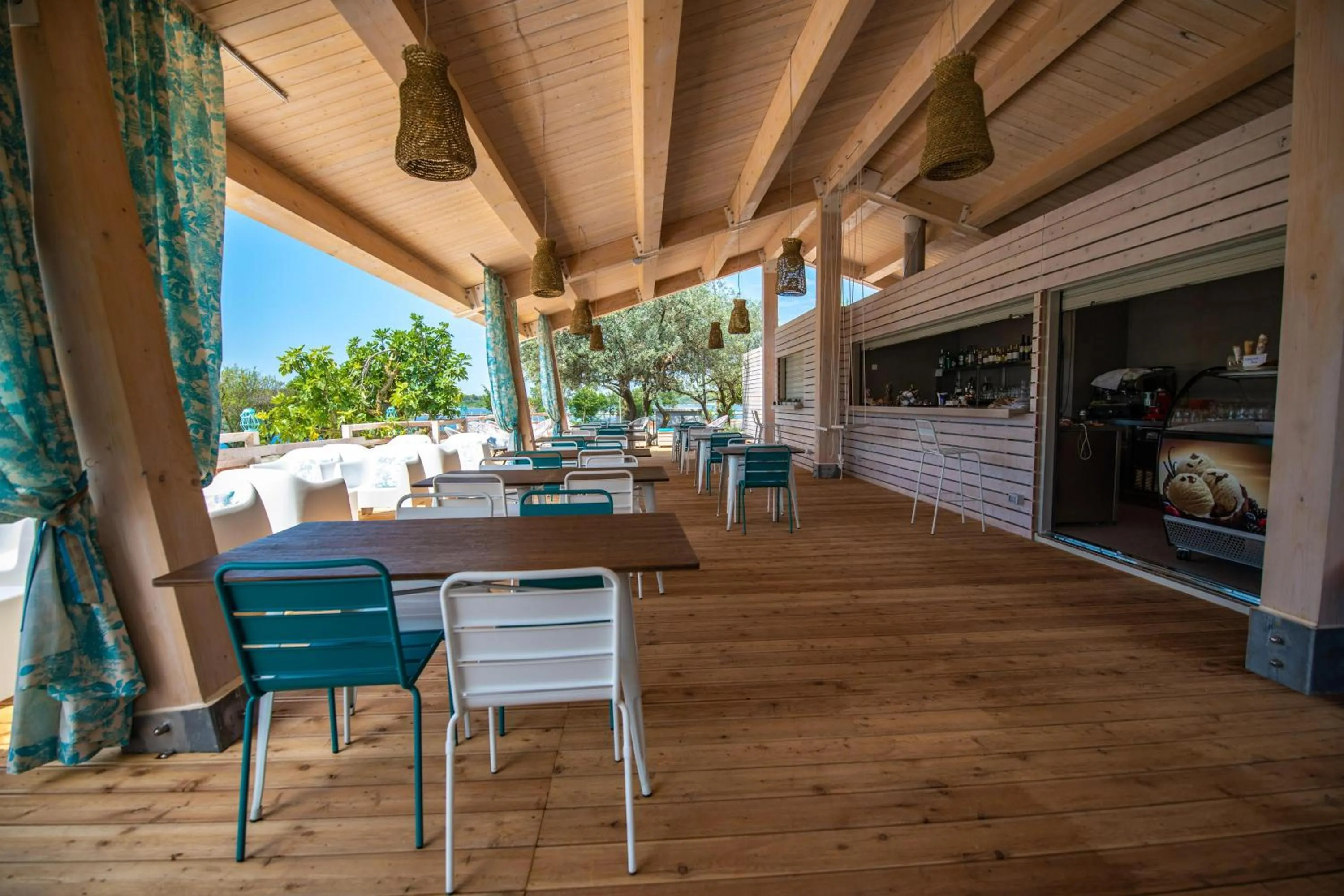 Restaurant/places to eat in Arena One 99 Glamping