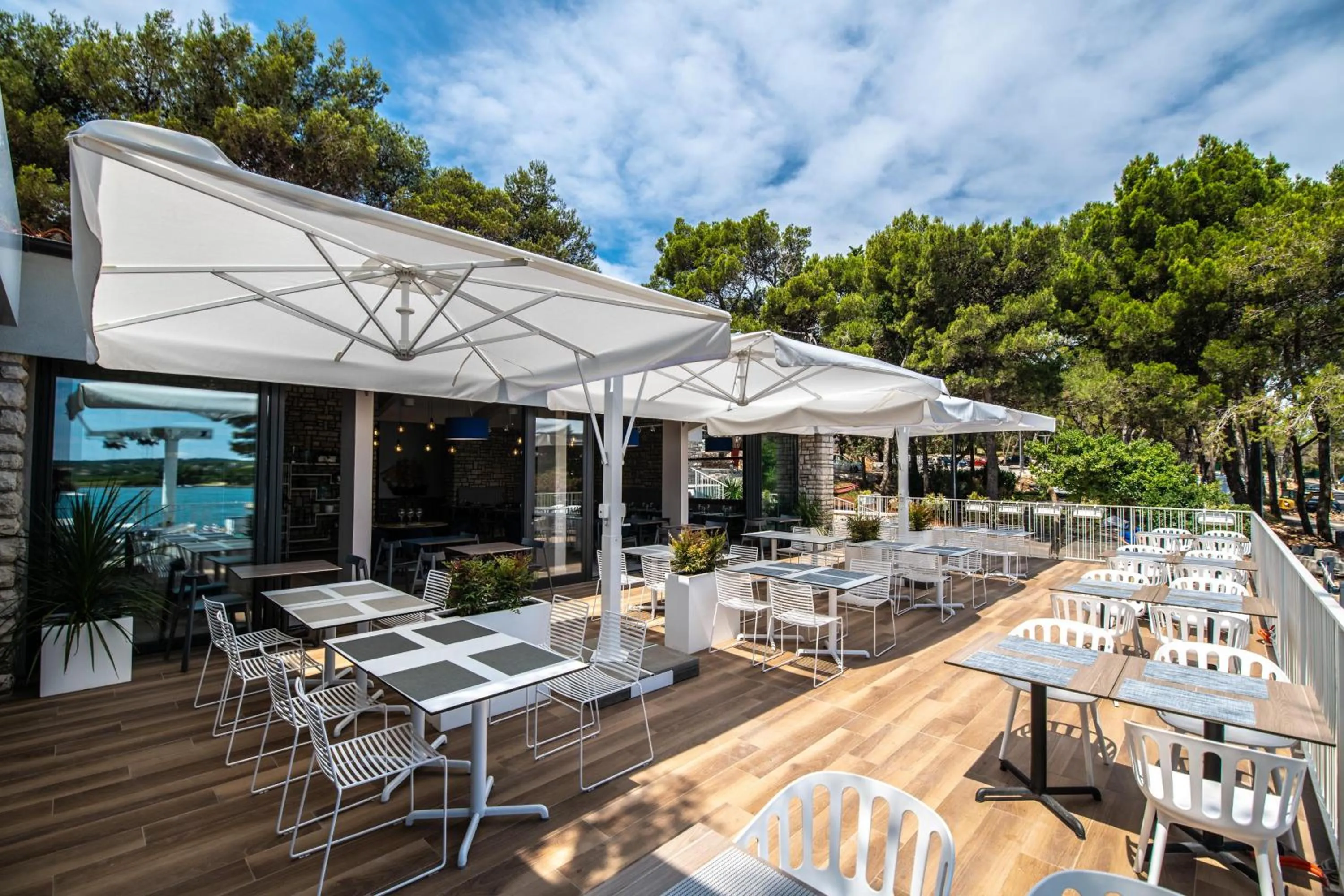 Restaurant/places to eat in Arena One 99 Glamping