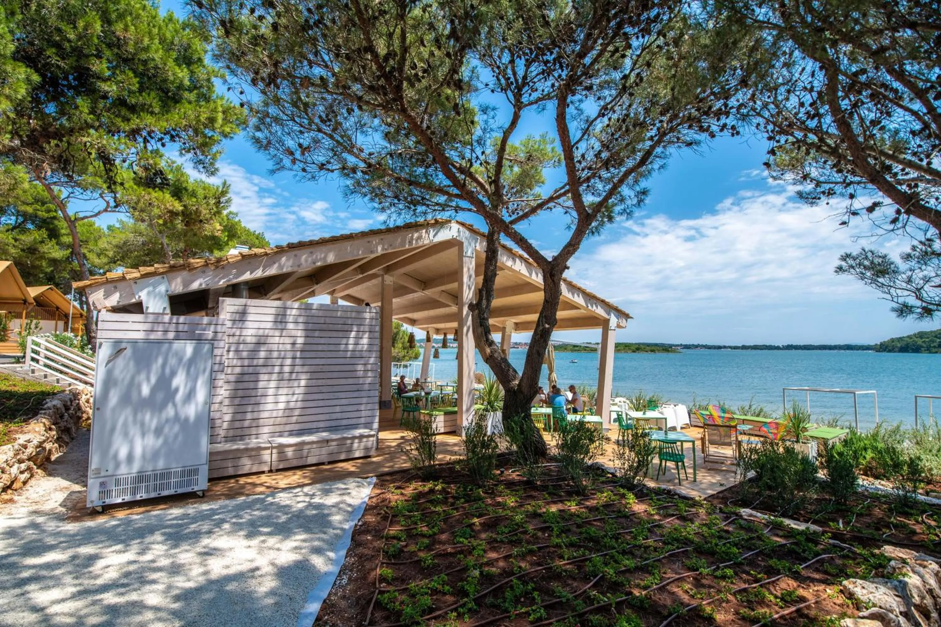 Restaurant/places to eat in Arena One 99 Glamping