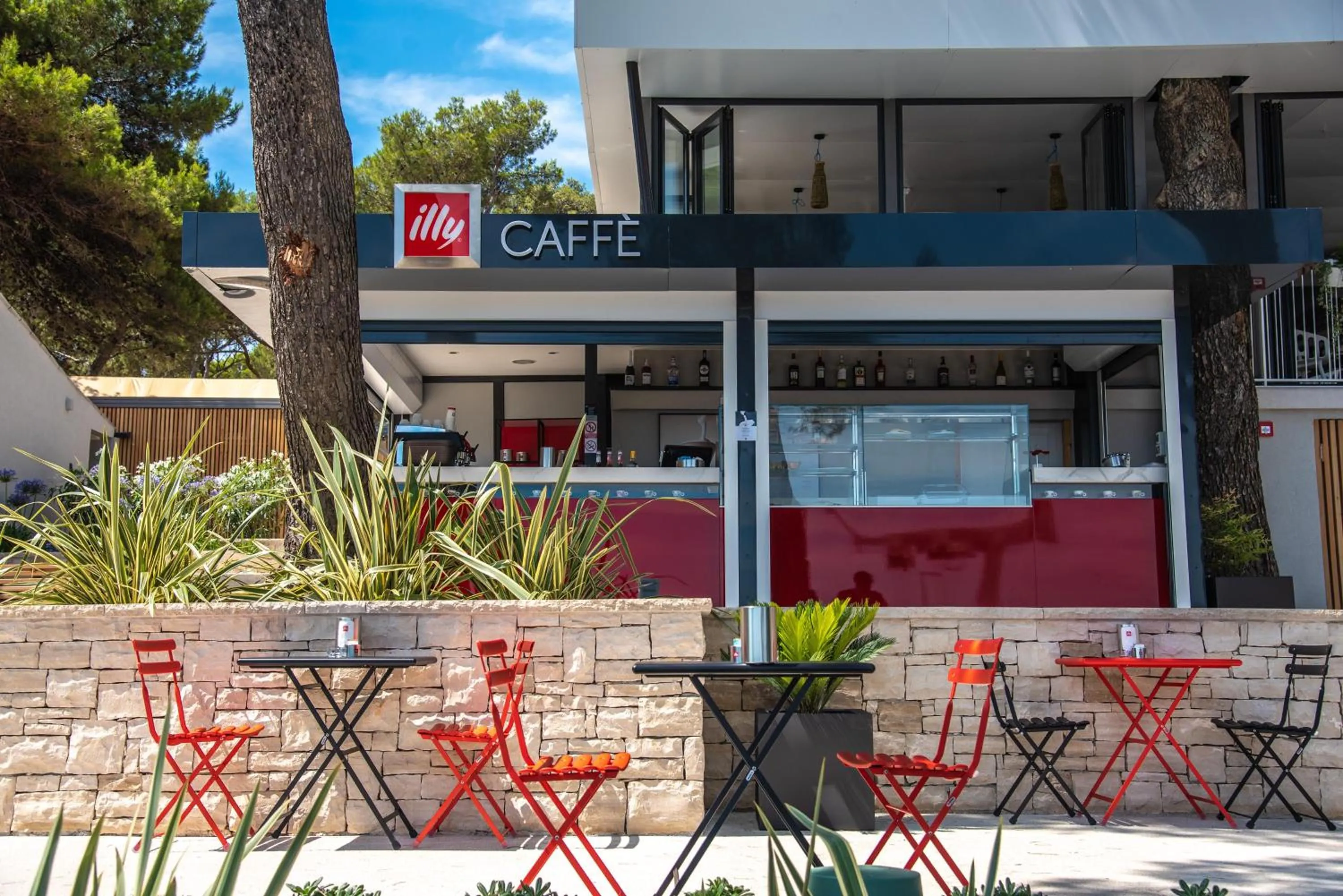 Lounge or bar in Arena One 99 Glamping