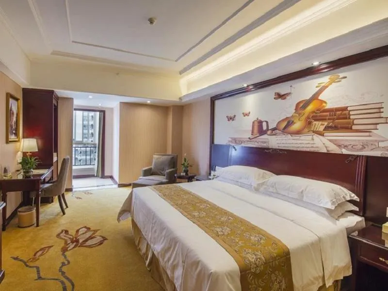 Bed in Vienna Hotel Xi'an International Exihibition Center