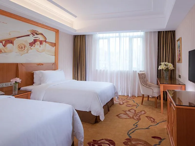 Bed in Vienna Hotel Shenzhen Longshen Subway Station