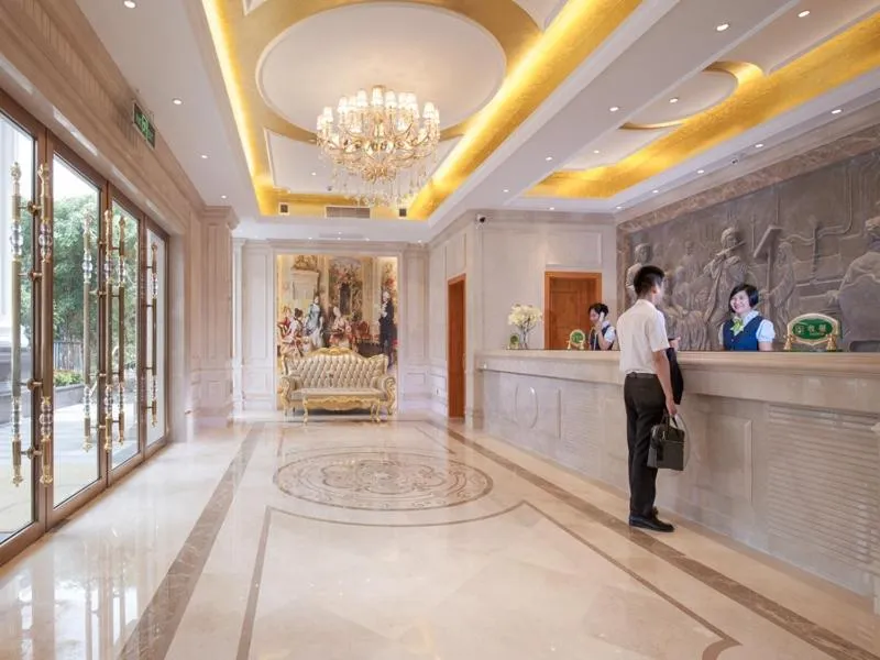 Vienna Hotel Shenzhen Longshen Subway Station