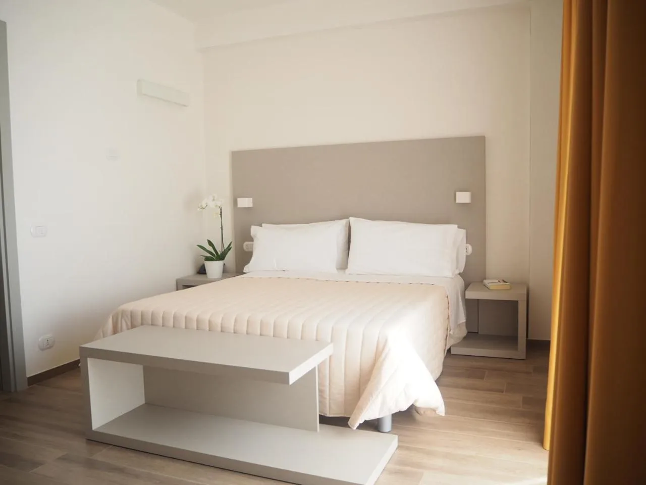 Bedroom, Bed in Oasiclub Hotel