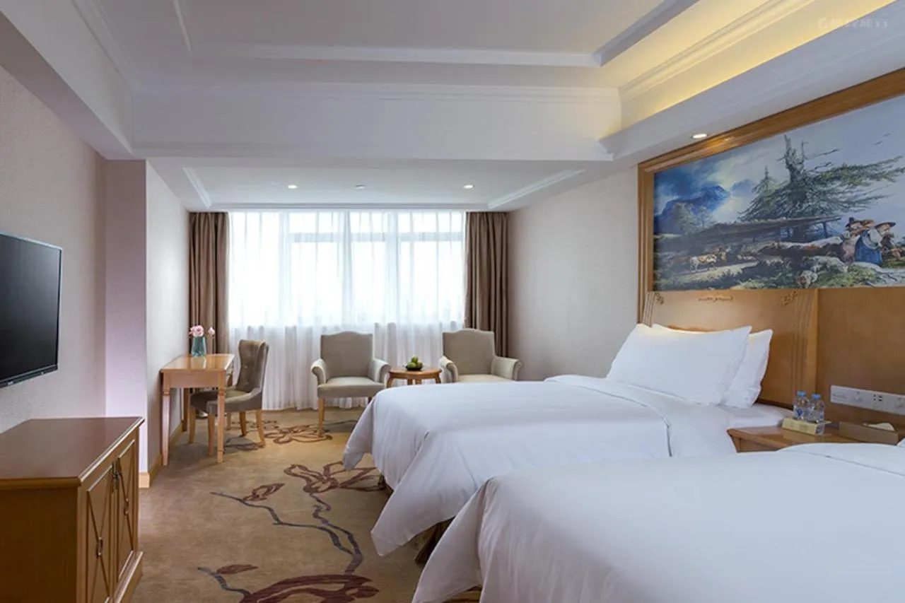 Bed in Vienna International Hotel Guangdong Foshan Nanhai Heshun