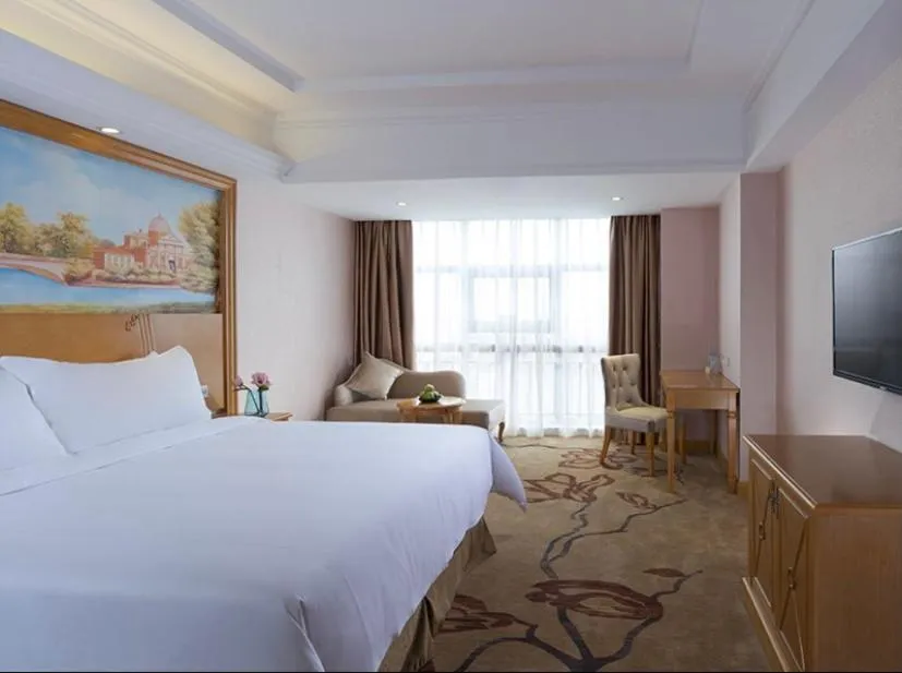 Bed in Vienna International Hotel Guangdong Foshan Nanhai Heshun