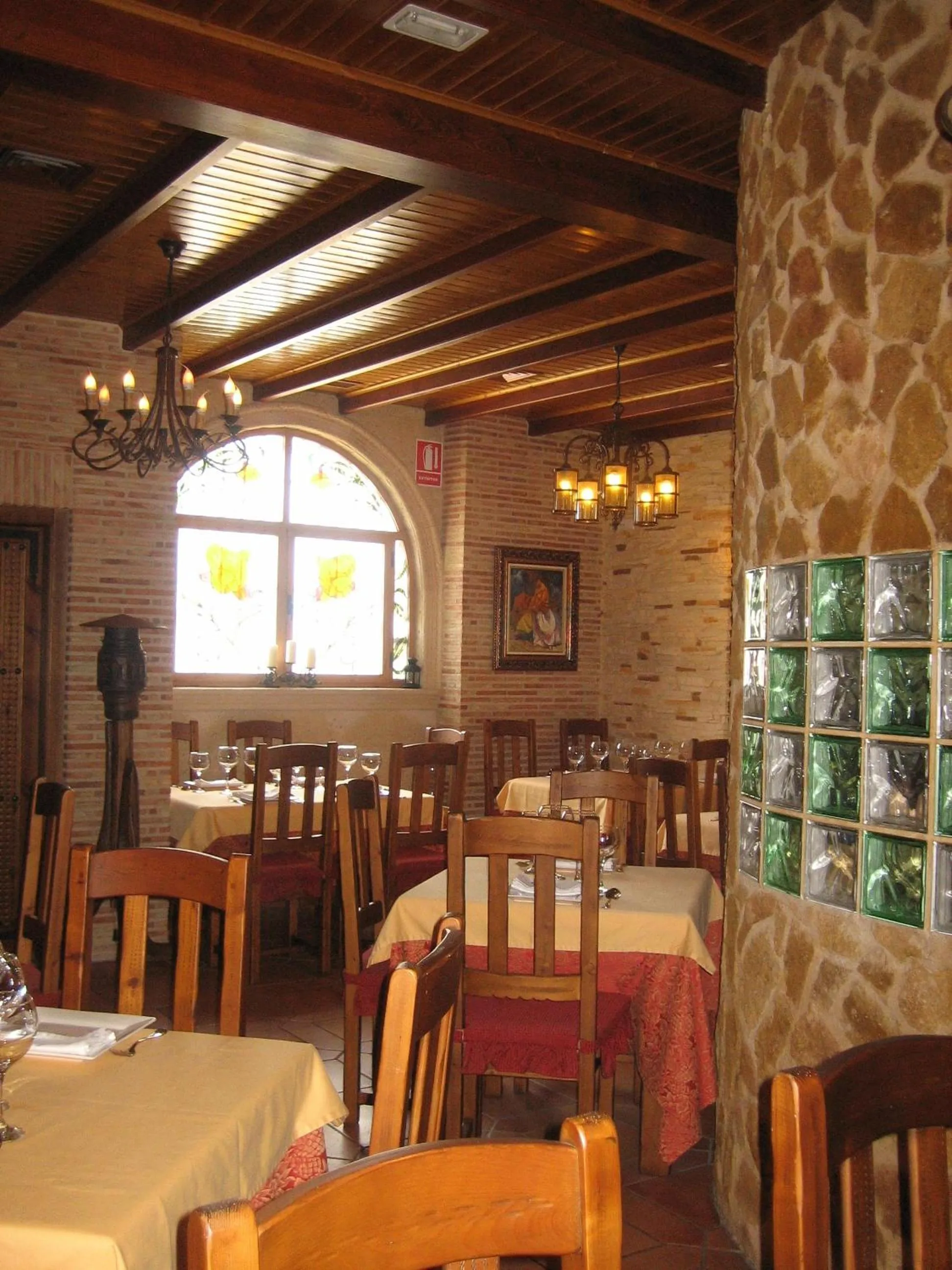 Restaurant/places to eat in Hotel Doña Isabel