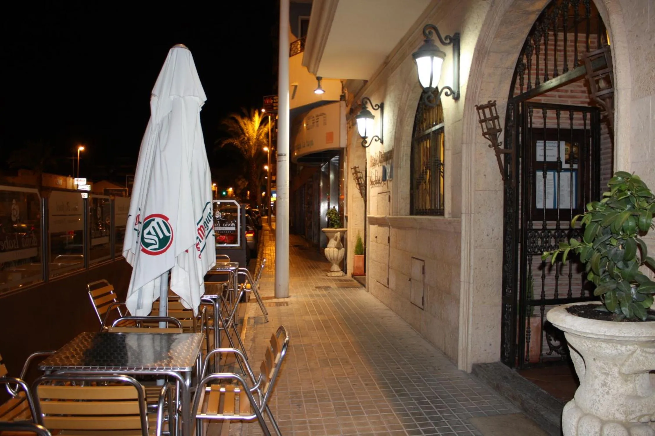 Restaurant/places to eat in Hotel Doña Isabel