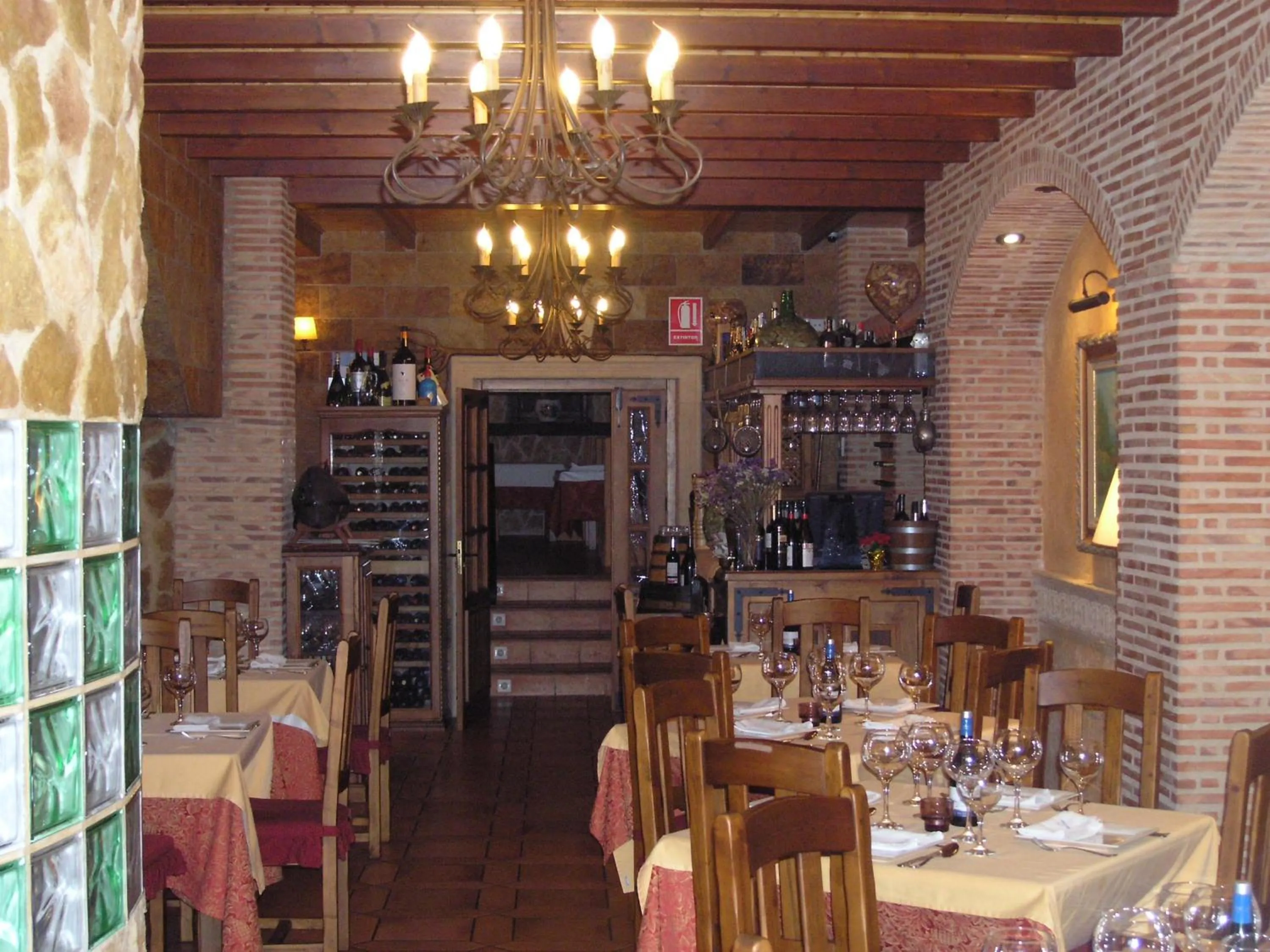 Restaurant/places to eat in Hotel Doña Isabel
