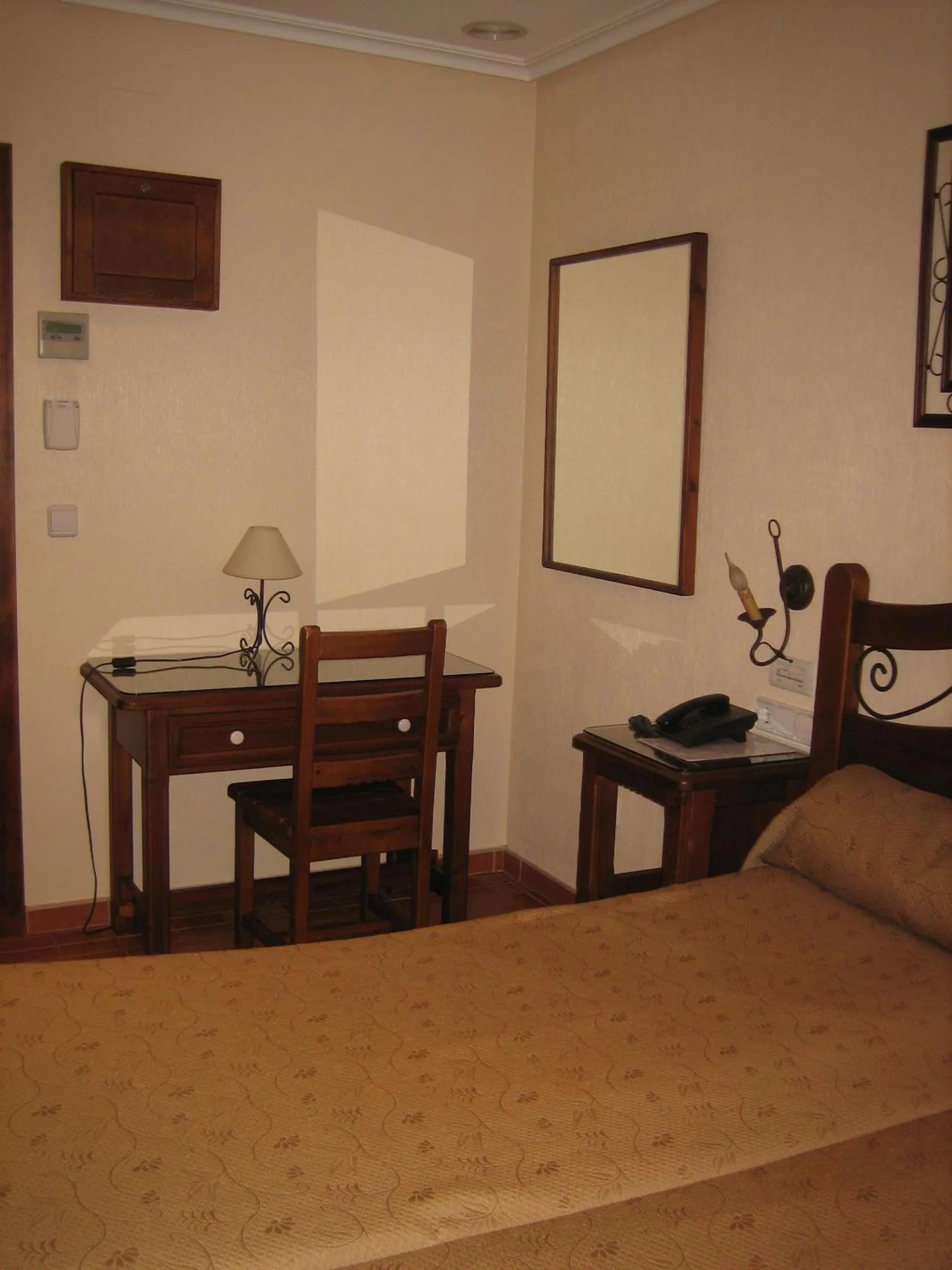 Photo of the whole room in Hotel Doña Isabel