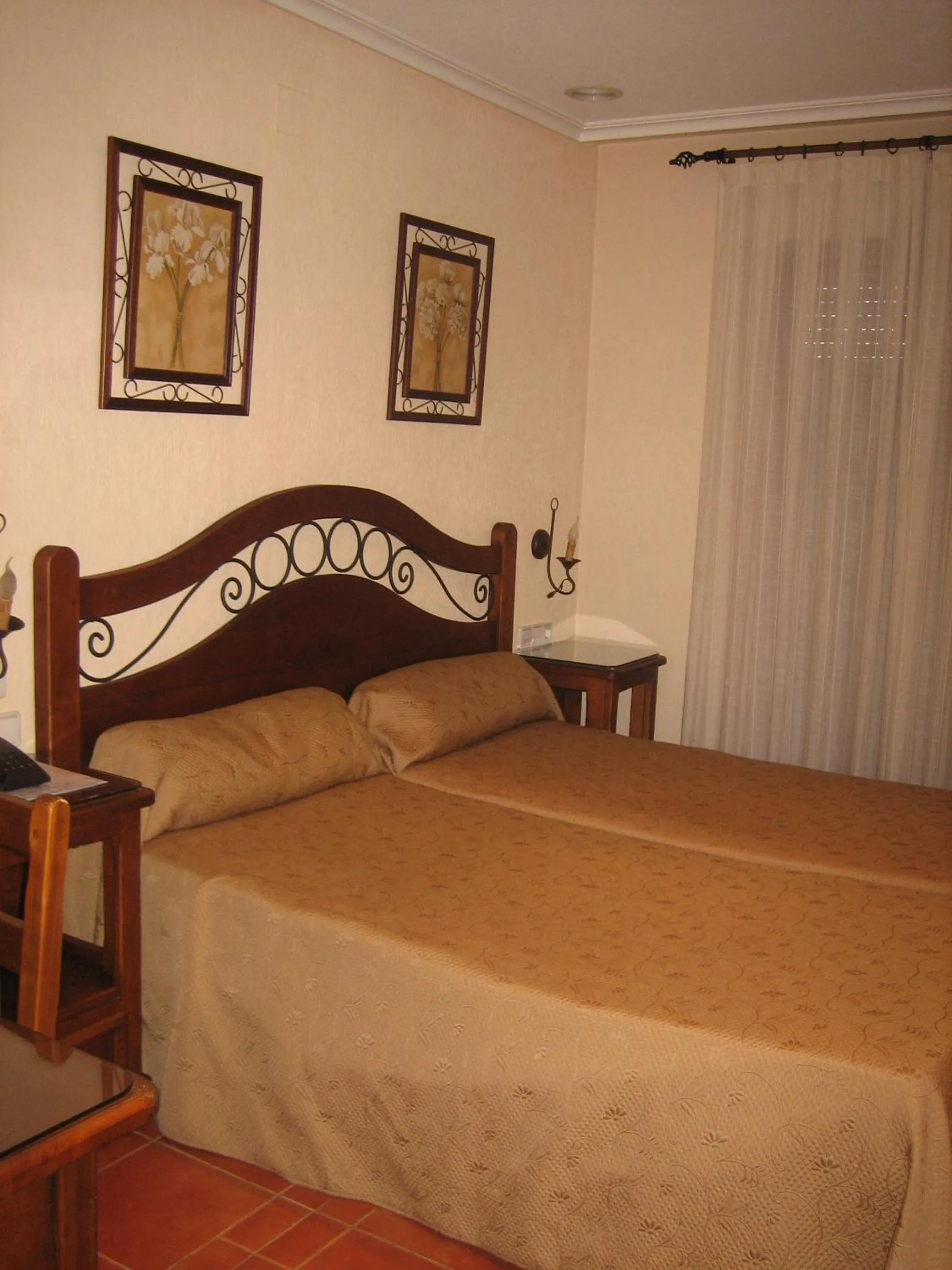 Photo of the whole room in Hotel Doña Isabel